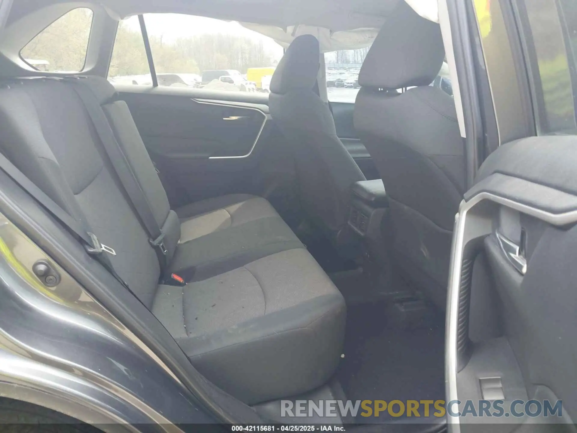 8 Фотография поврежденного автомобиля 2T3P1RFV7KC007112 TOYOTA RAV4 2019