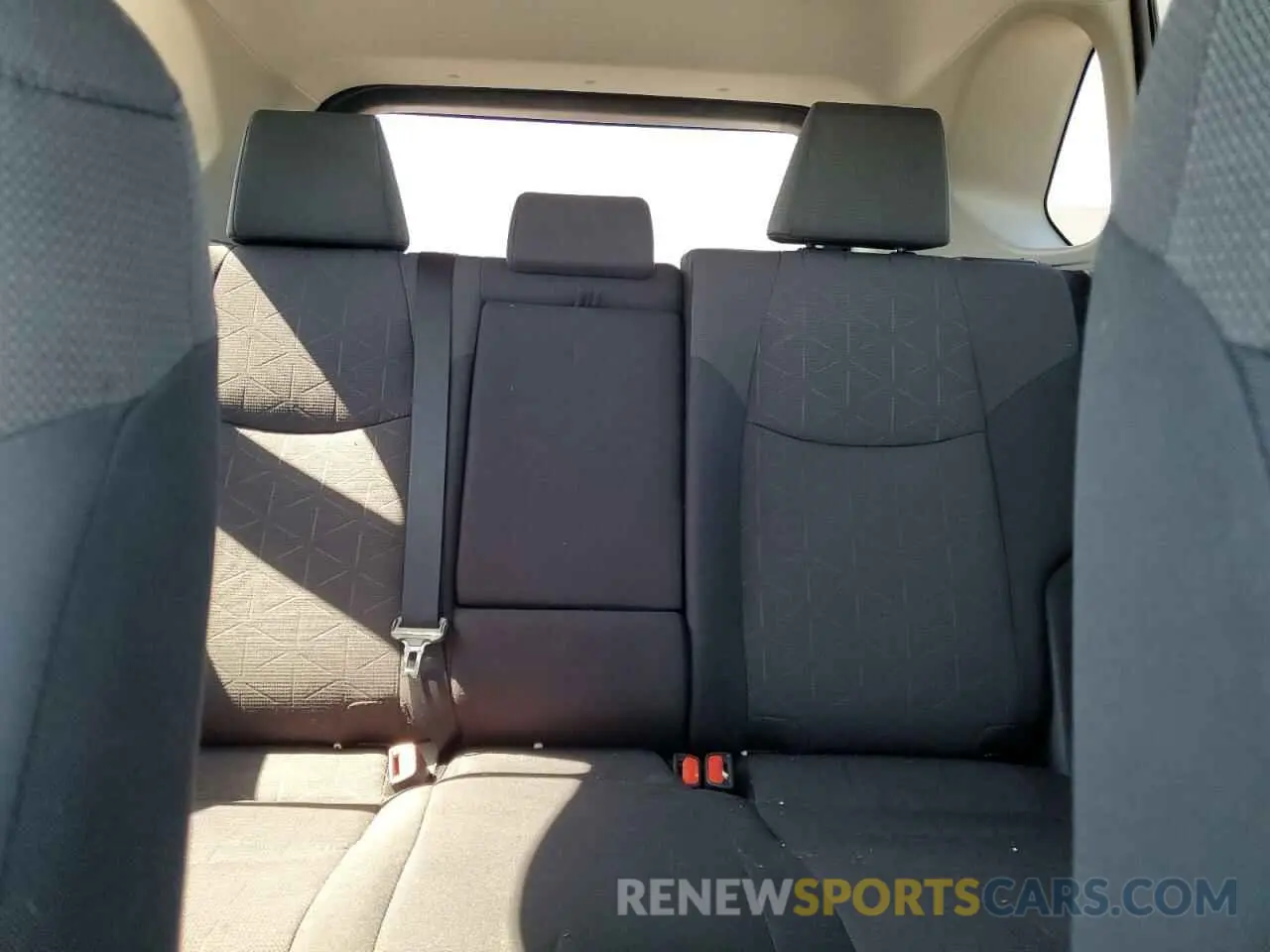 10 Photograph of a damaged car 2T3P1RFV7KC029904 TOYOTA RAV4 2019