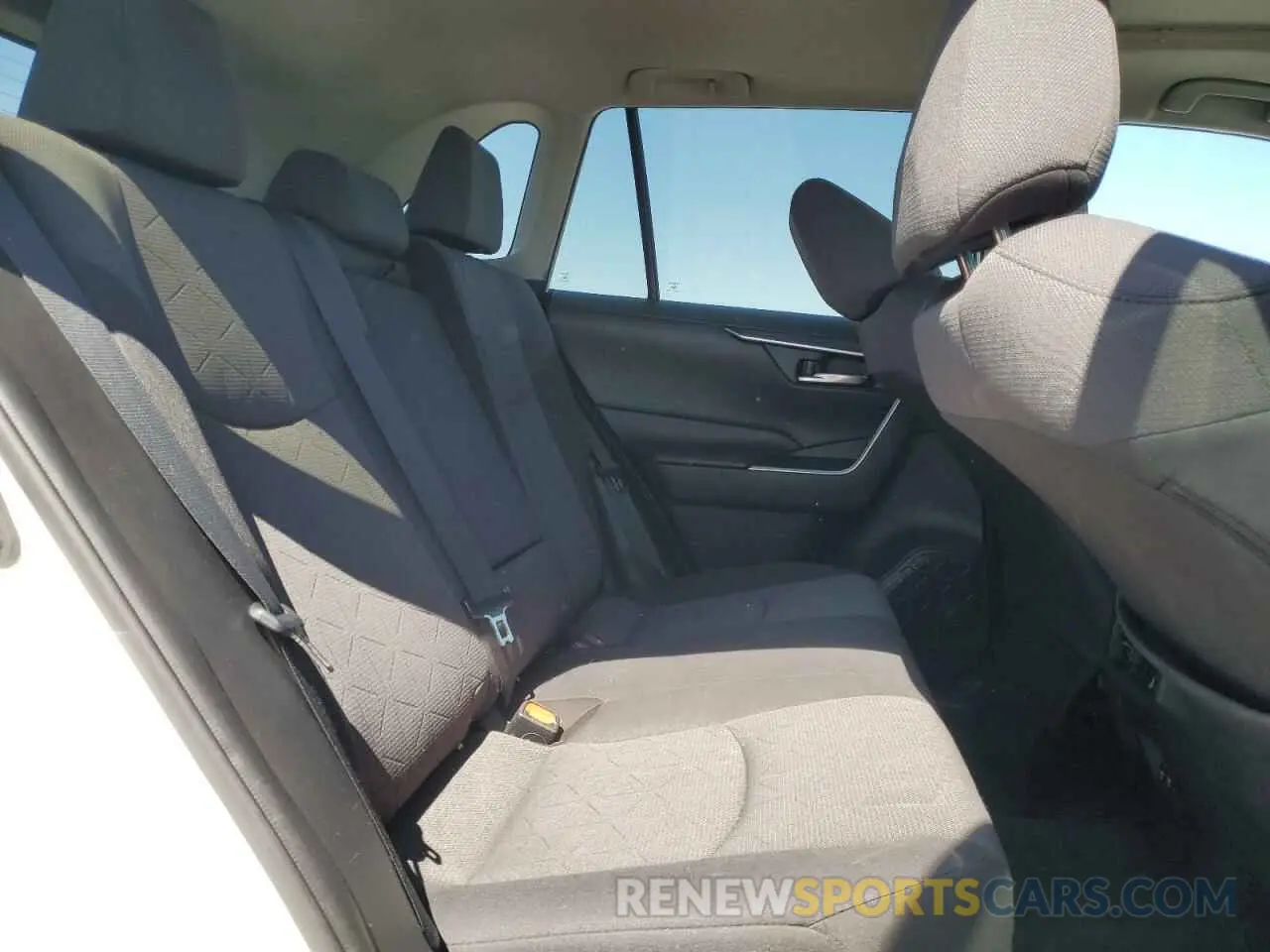 11 Photograph of a damaged car 2T3P1RFV7KC029904 TOYOTA RAV4 2019