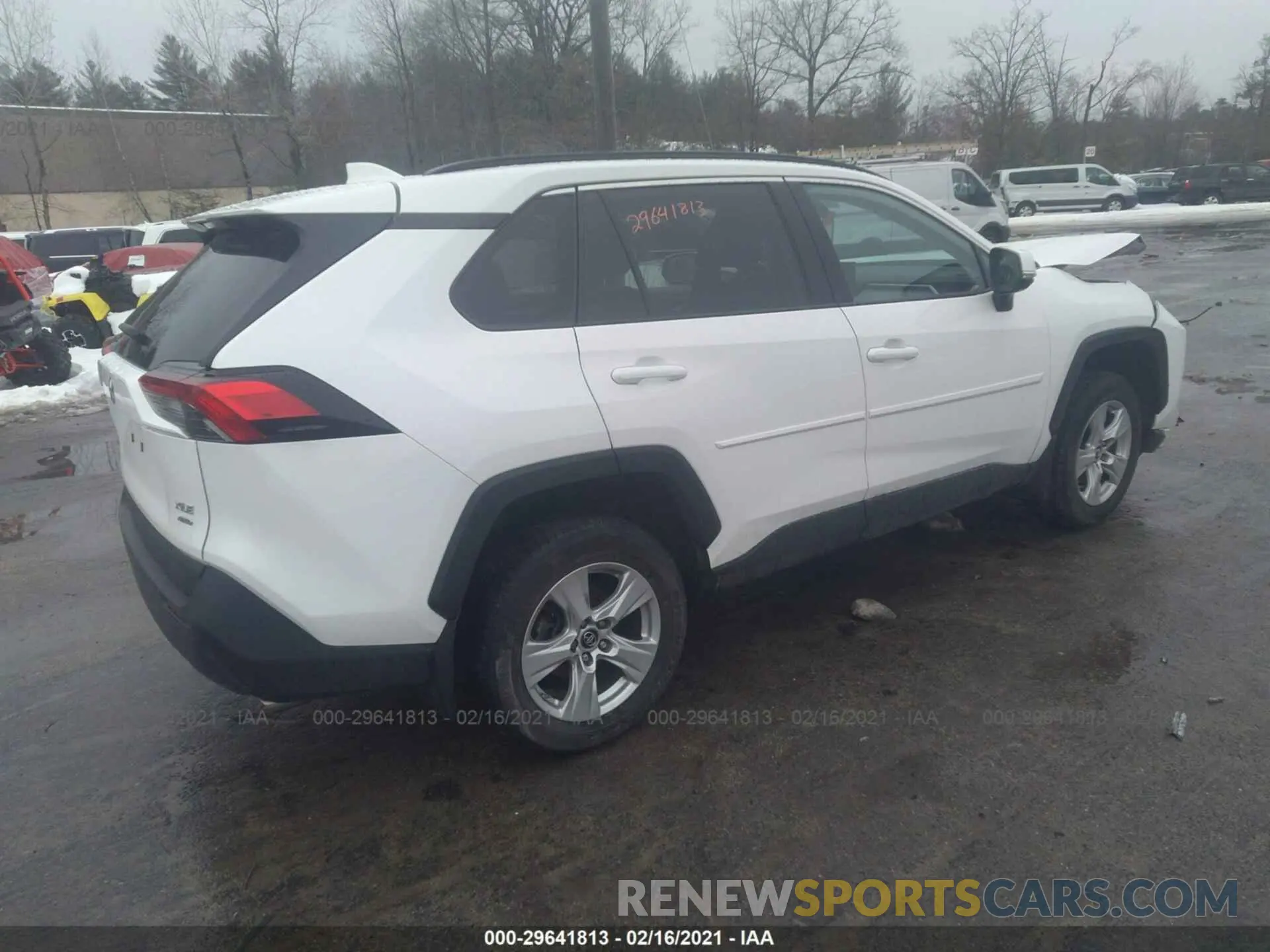 4 Photograph of a damaged car 2T3P1RFV7KC033757 TOYOTA RAV4 2019