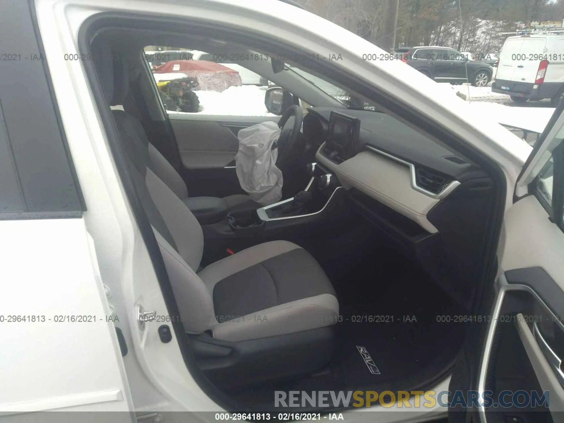 5 Photograph of a damaged car 2T3P1RFV7KC033757 TOYOTA RAV4 2019