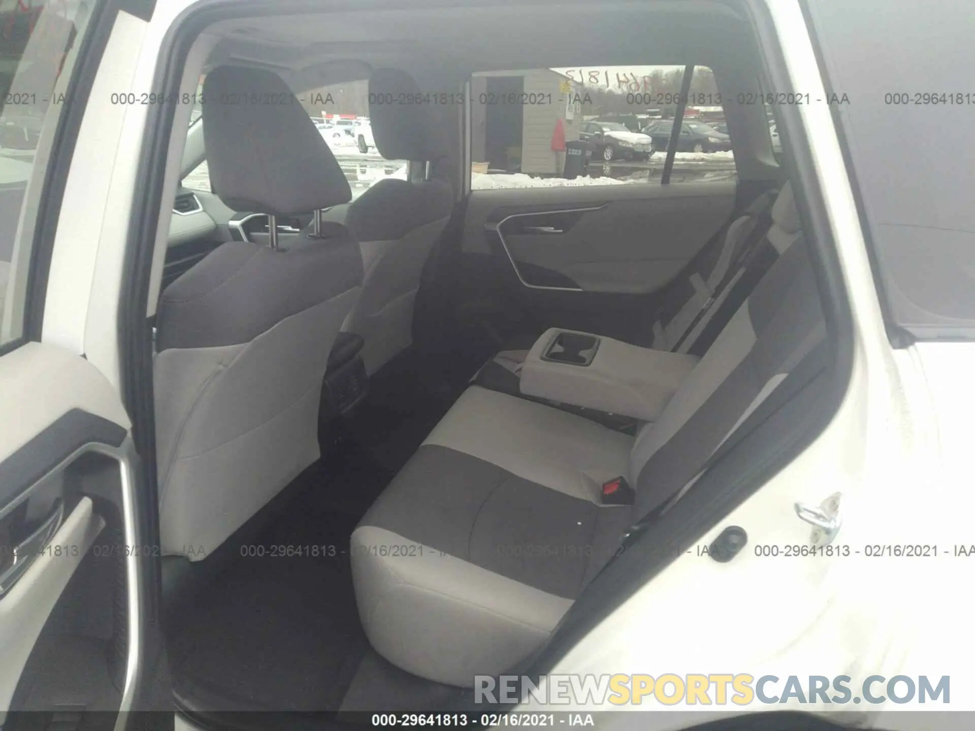 8 Photograph of a damaged car 2T3P1RFV7KC033757 TOYOTA RAV4 2019