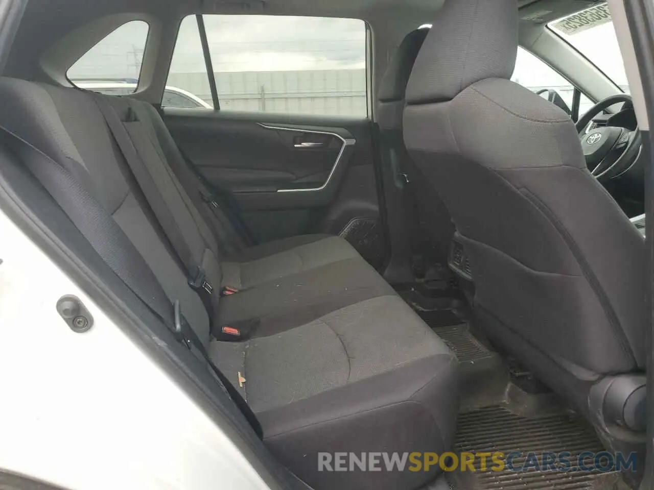 11 Photograph of a damaged car 2T3P1RFV8KW008283 TOYOTA RAV4 2019