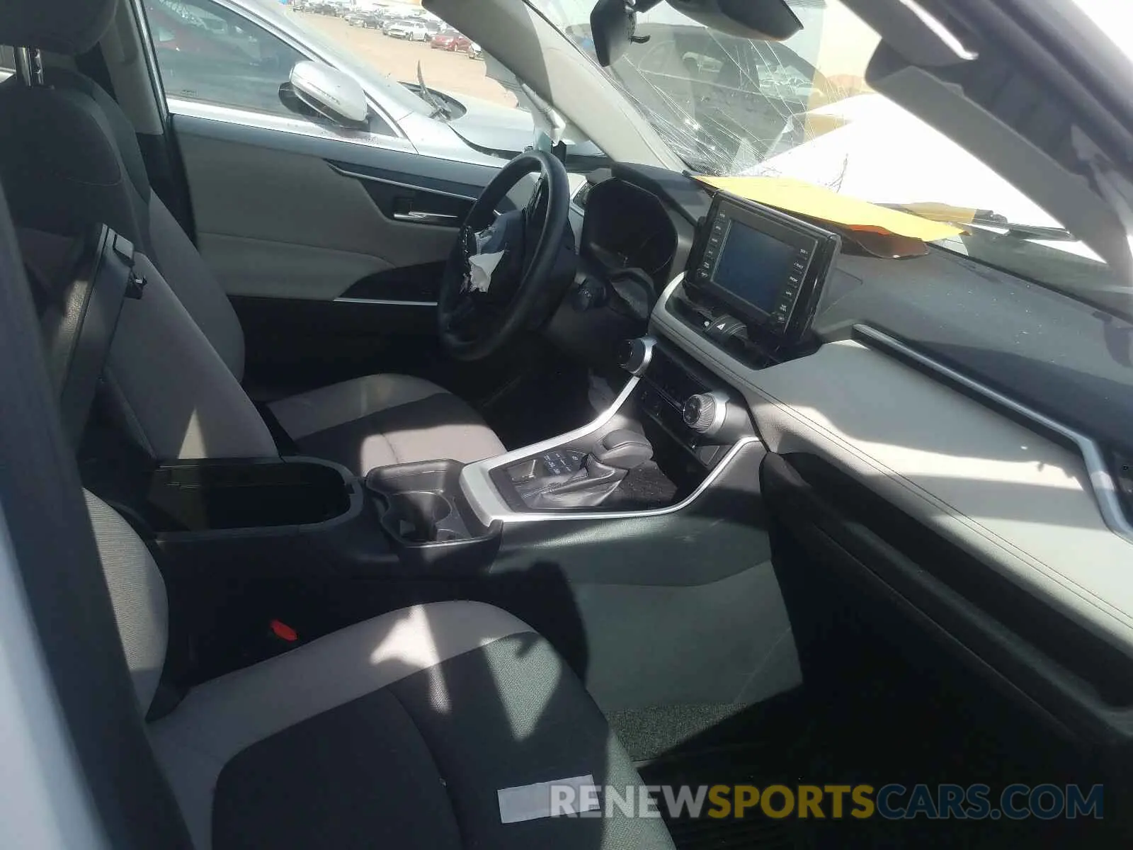 5 Photograph of a damaged car 2T3P1RFV8KW046130 TOYOTA RAV4 2019