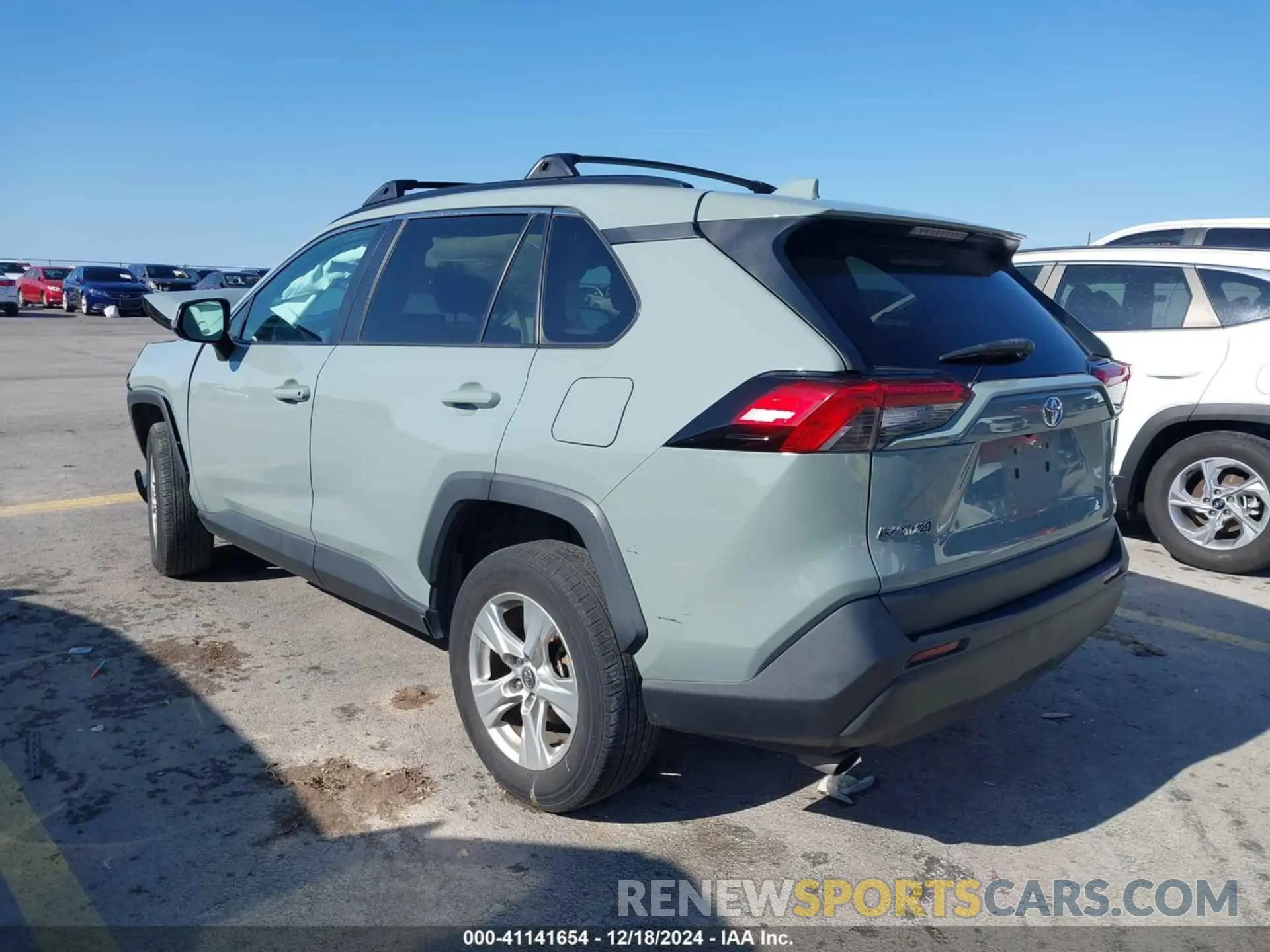 3 Фотография поврежденного автомобиля 2T3P1RFV9KC011436 TOYOTA RAV4 2019