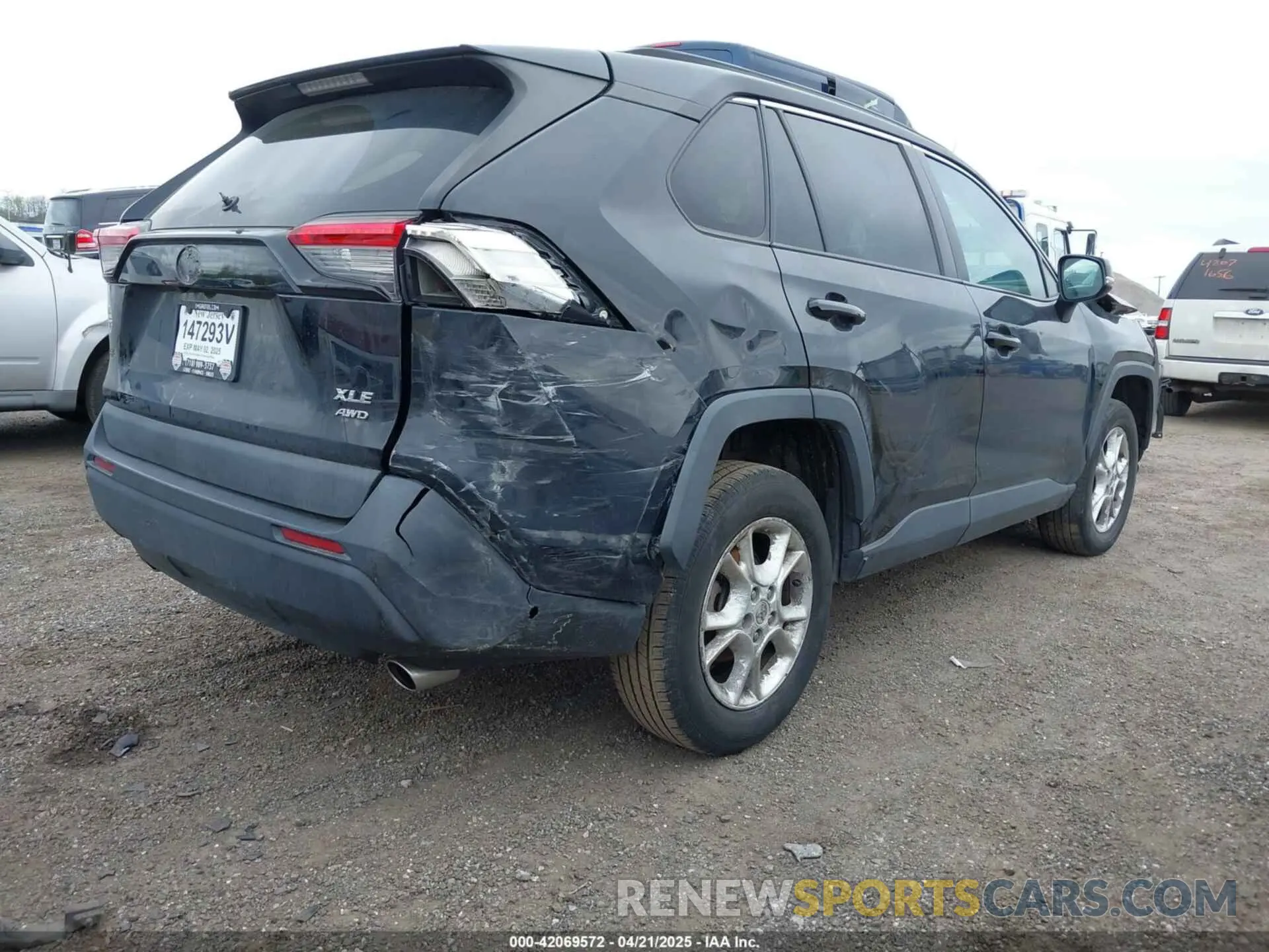 4 Photograph of a damaged car 2T3P1RFV9KC015647 TOYOTA RAV4 2019
