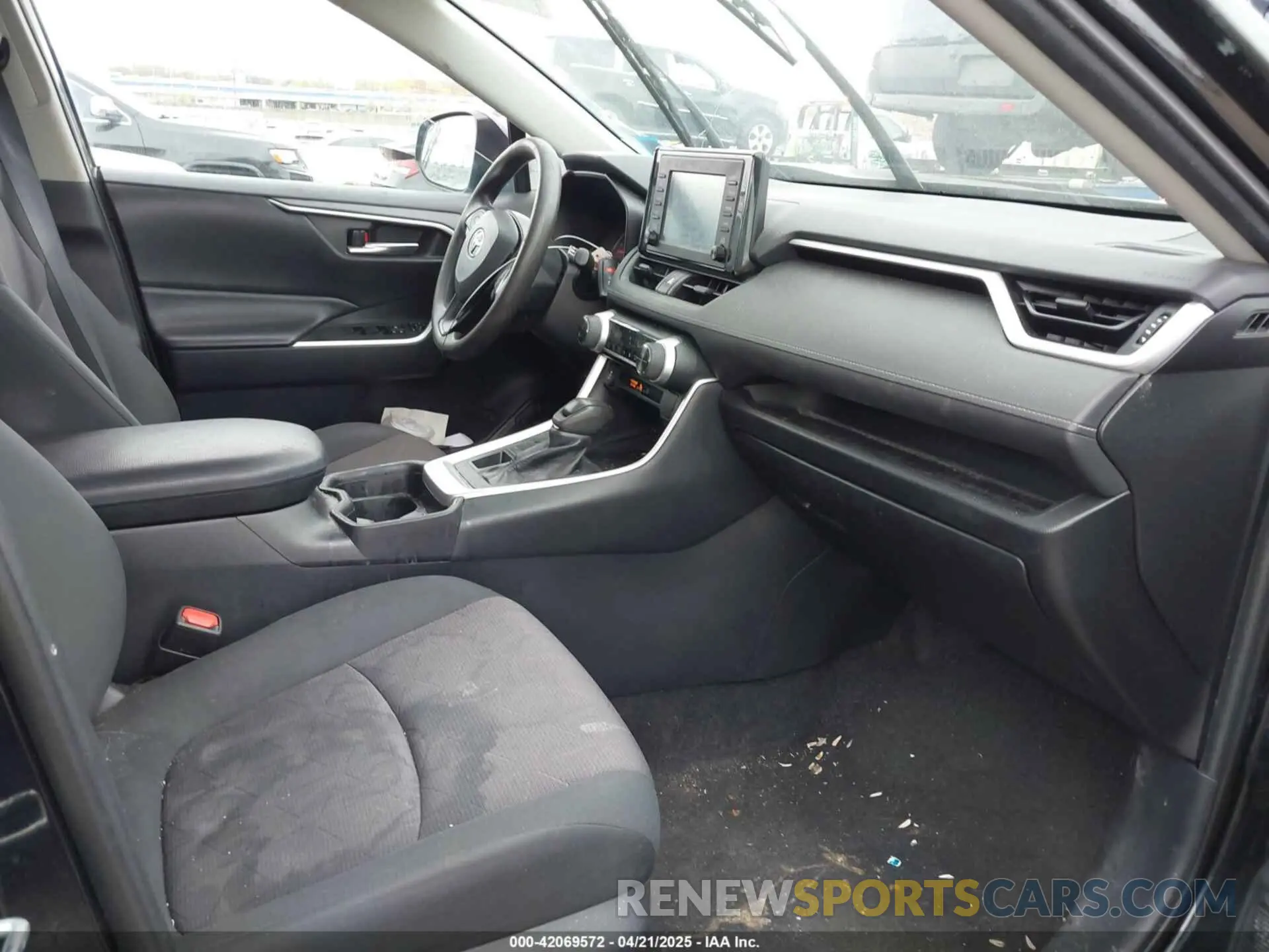 5 Photograph of a damaged car 2T3P1RFV9KC015647 TOYOTA RAV4 2019