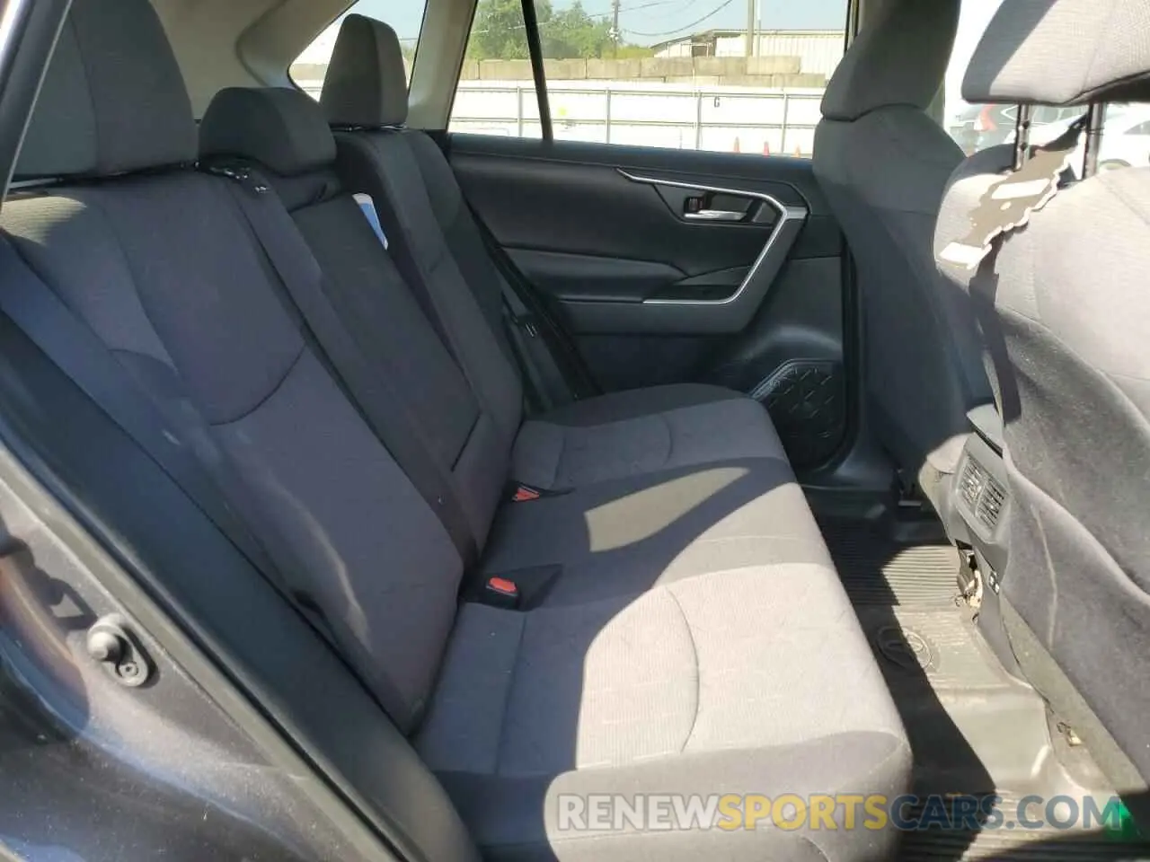 11 Photograph of a damaged car 2T3P1RFV9KC034604 TOYOTA RAV4 2019