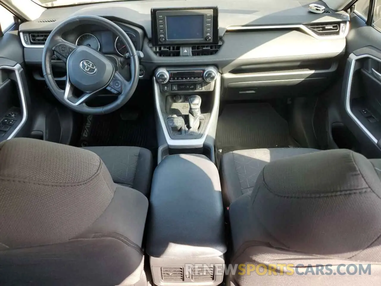8 Photograph of a damaged car 2T3P1RFV9KC034604 TOYOTA RAV4 2019