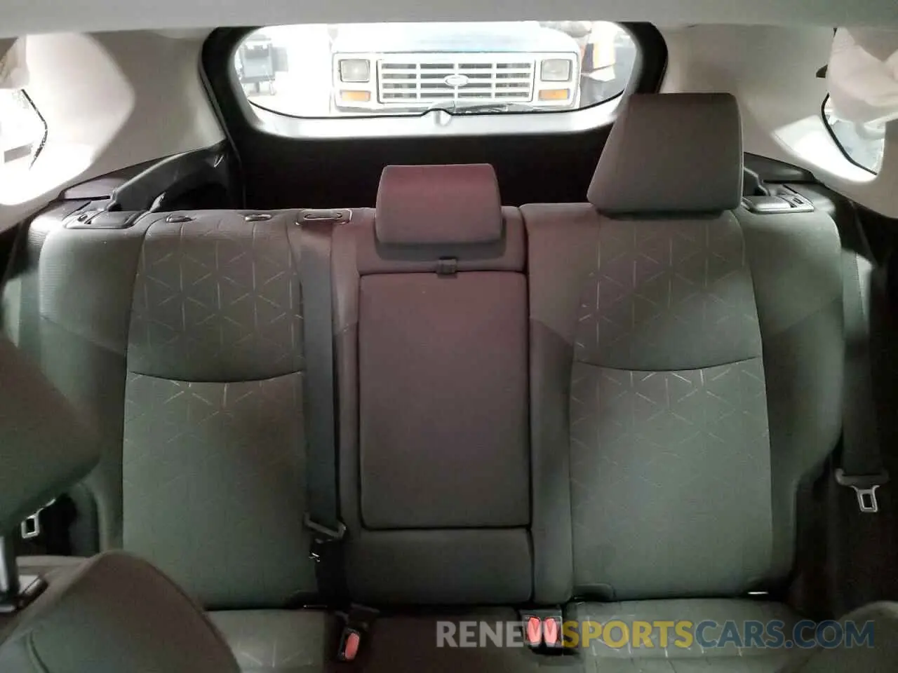 10 Photograph of a damaged car 2T3P1RFV9KW009992 TOYOTA RAV4 2019