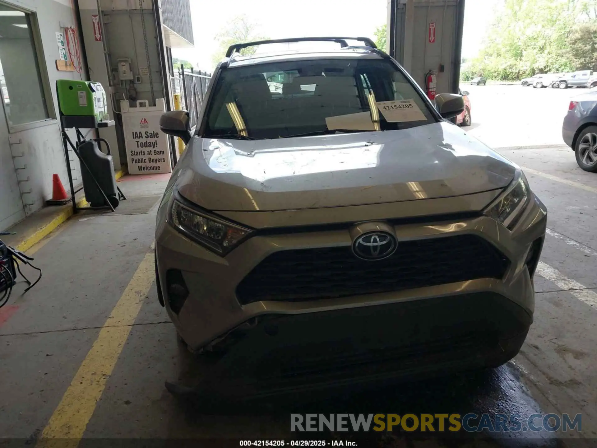 12 Photograph of a damaged car 2T3P1RFV9KW028137 TOYOTA RAV4 2019