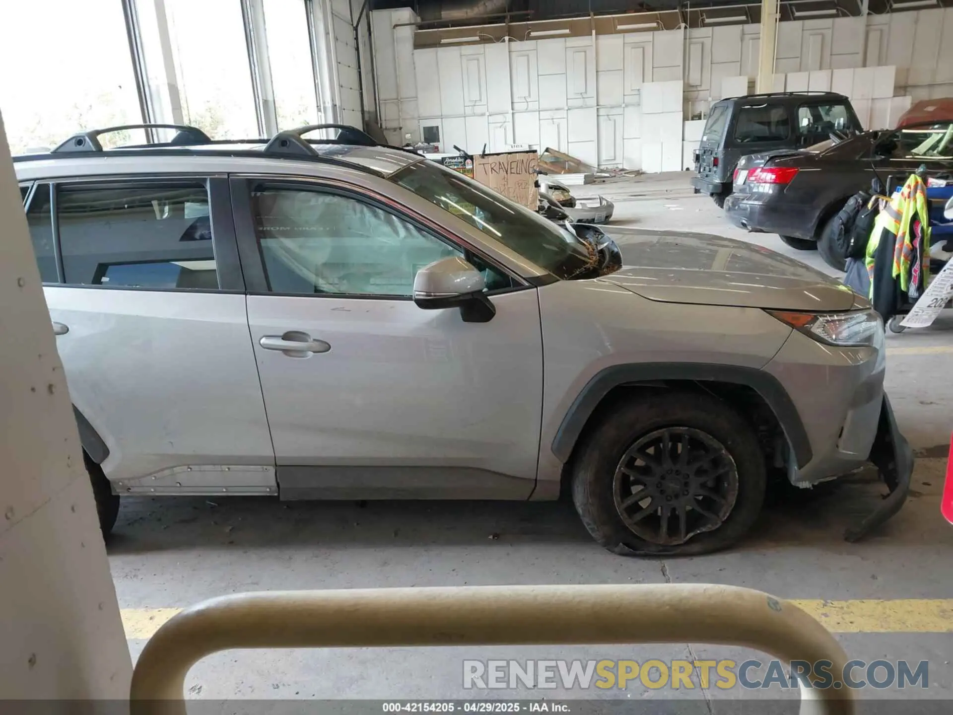13 Photograph of a damaged car 2T3P1RFV9KW028137 TOYOTA RAV4 2019