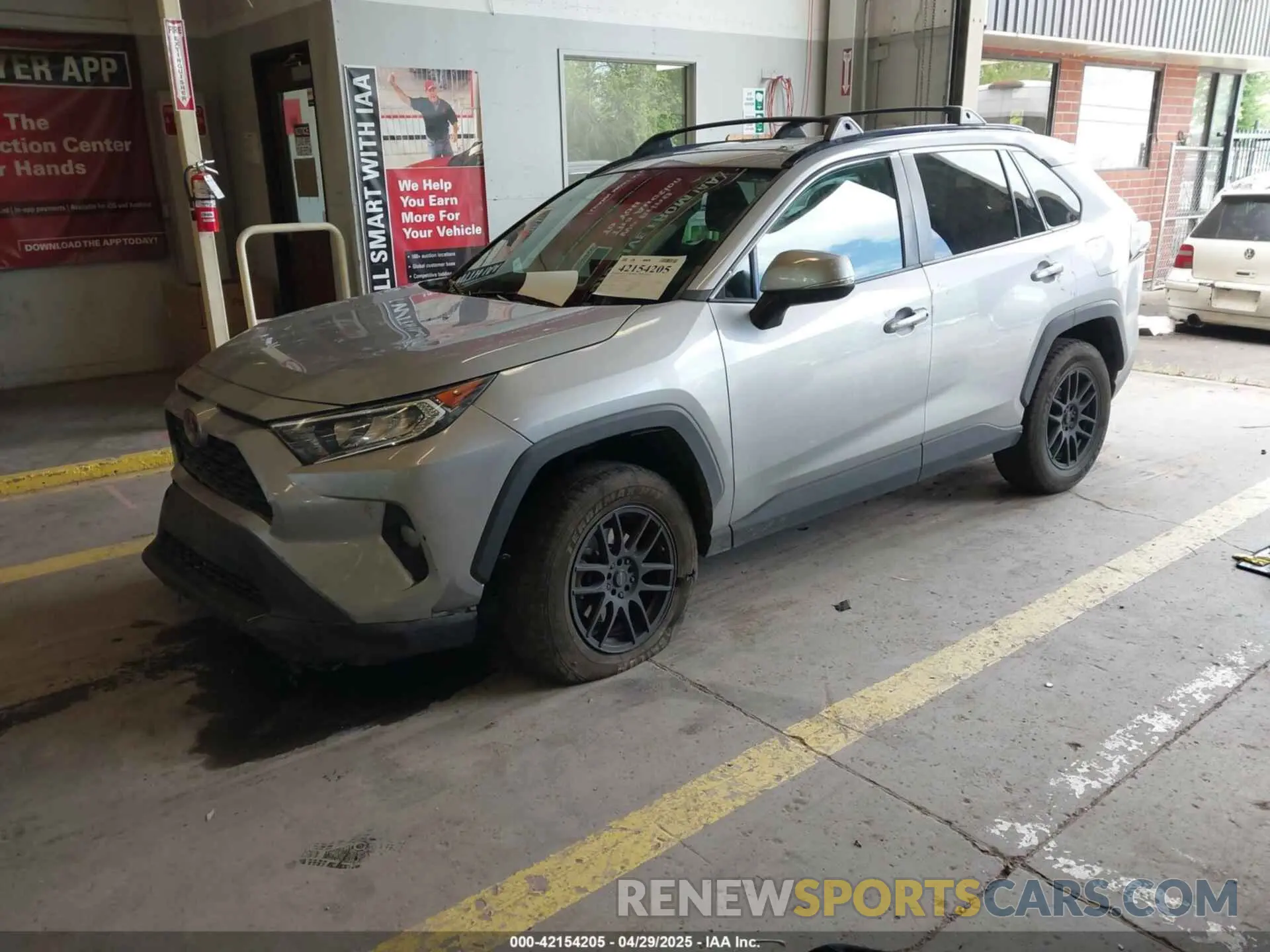2 Photograph of a damaged car 2T3P1RFV9KW028137 TOYOTA RAV4 2019