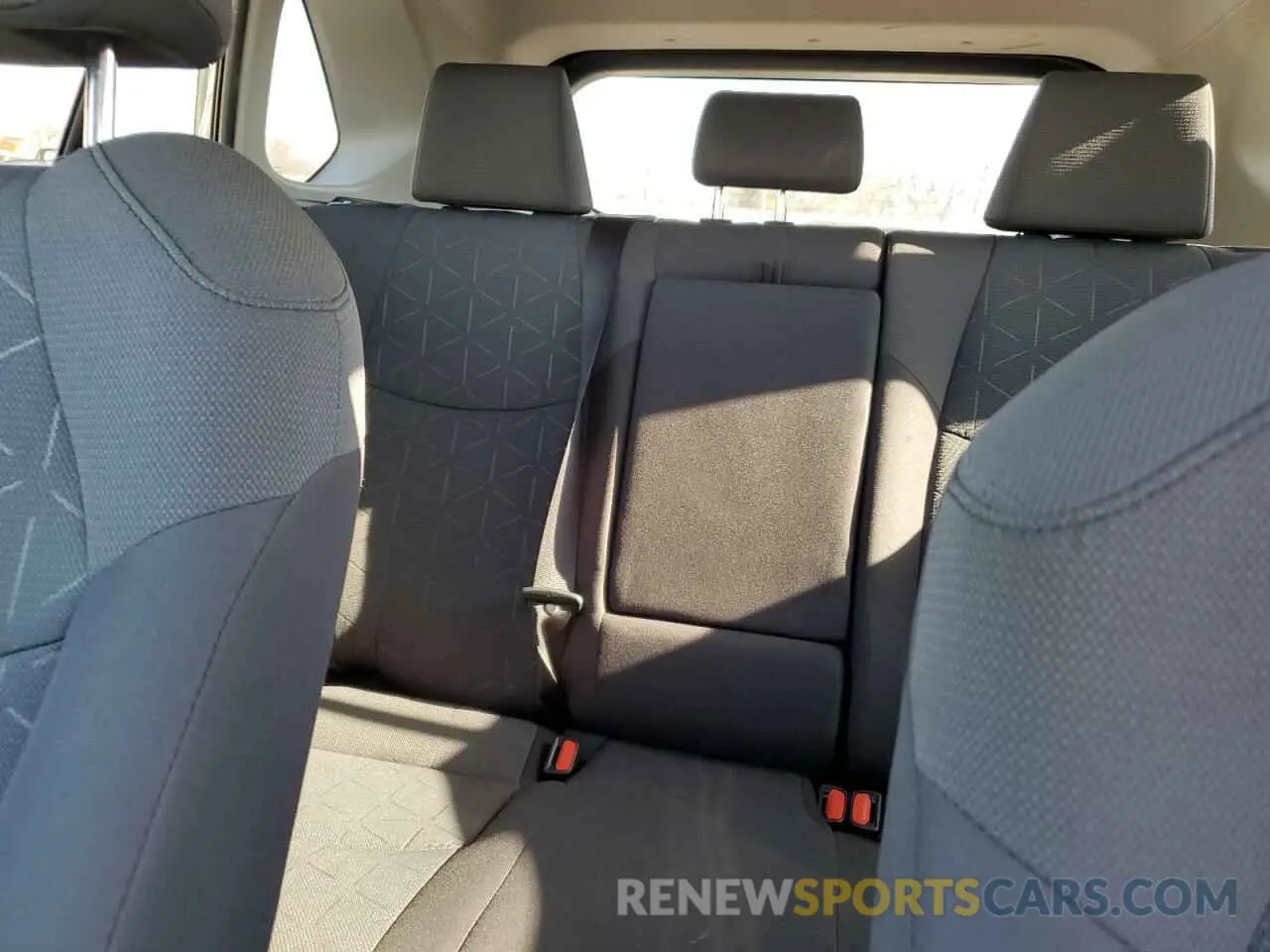10 Photograph of a damaged car 2T3P1RFV9KW043818 TOYOTA RAV4 2019