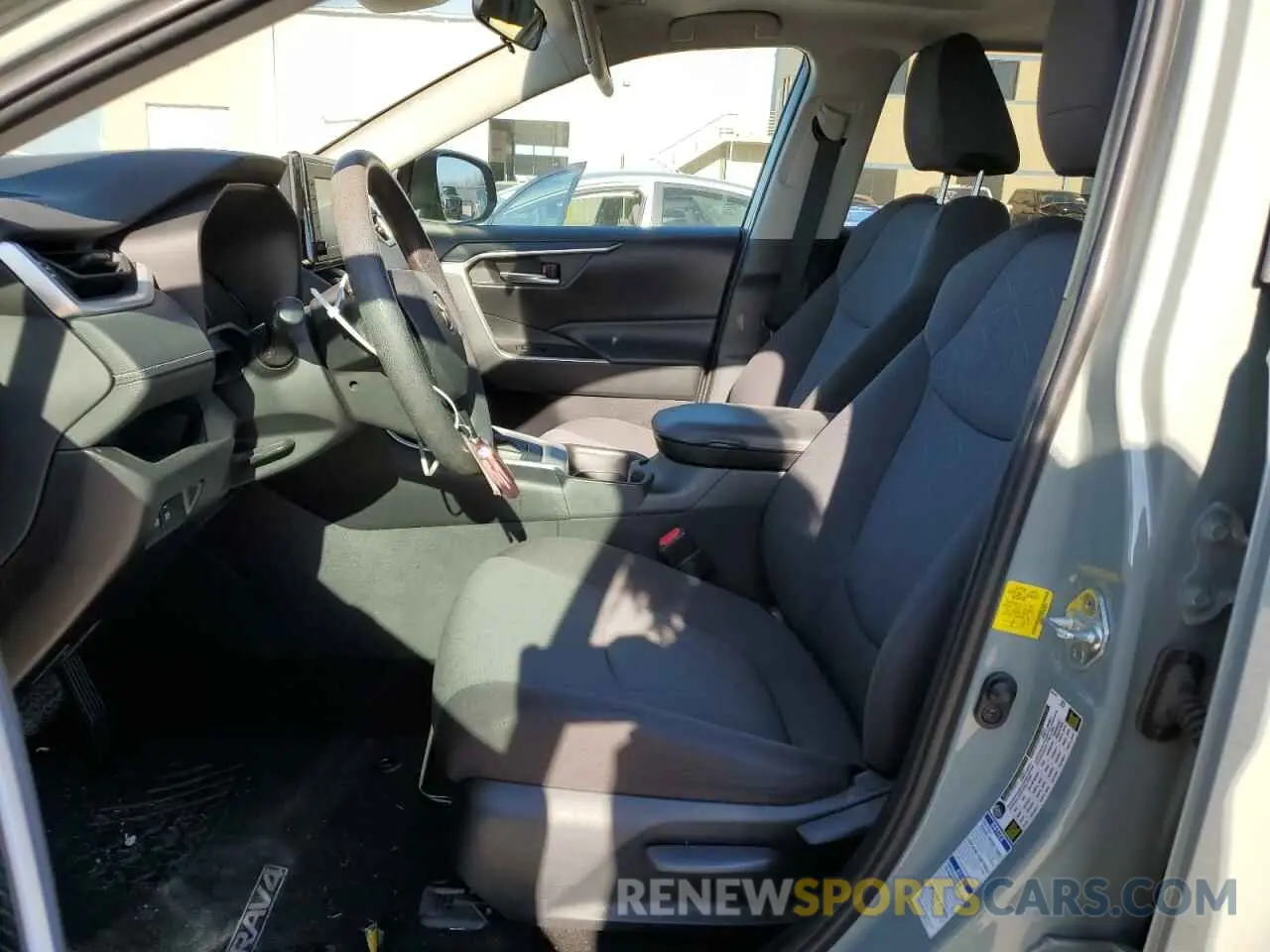 7 Photograph of a damaged car 2T3P1RFV9KW043818 TOYOTA RAV4 2019