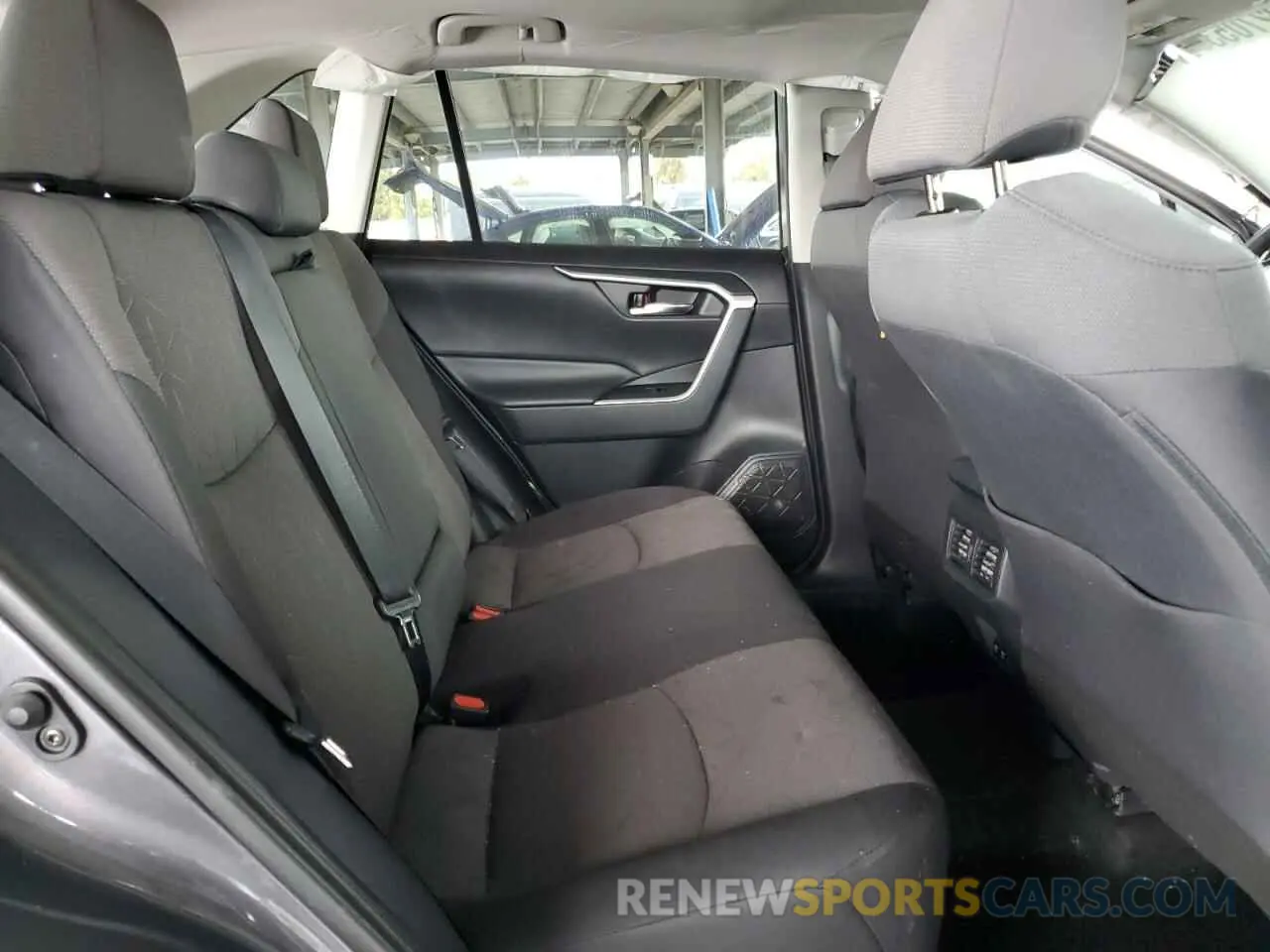 10 Photograph of a damaged car 2T3P1RFV9KW064863 TOYOTA RAV4 2019