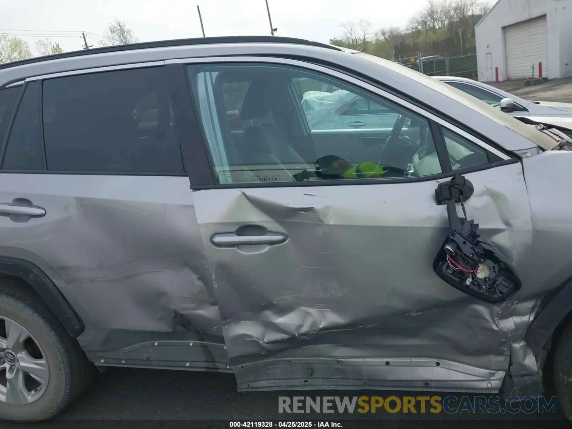 13 Photograph of a damaged car 2T3P1RFV9KW076821 TOYOTA RAV4 2019