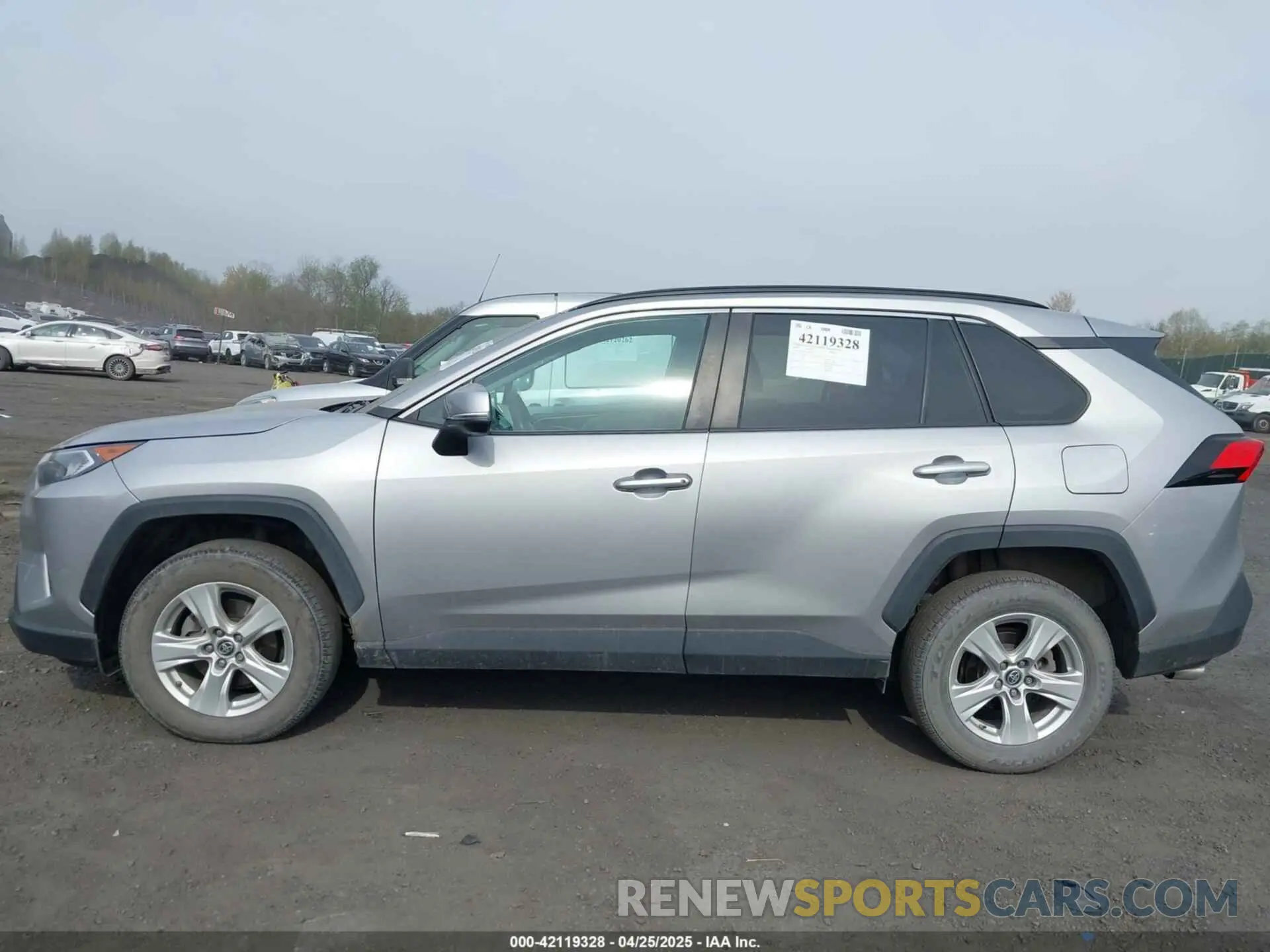 14 Photograph of a damaged car 2T3P1RFV9KW076821 TOYOTA RAV4 2019