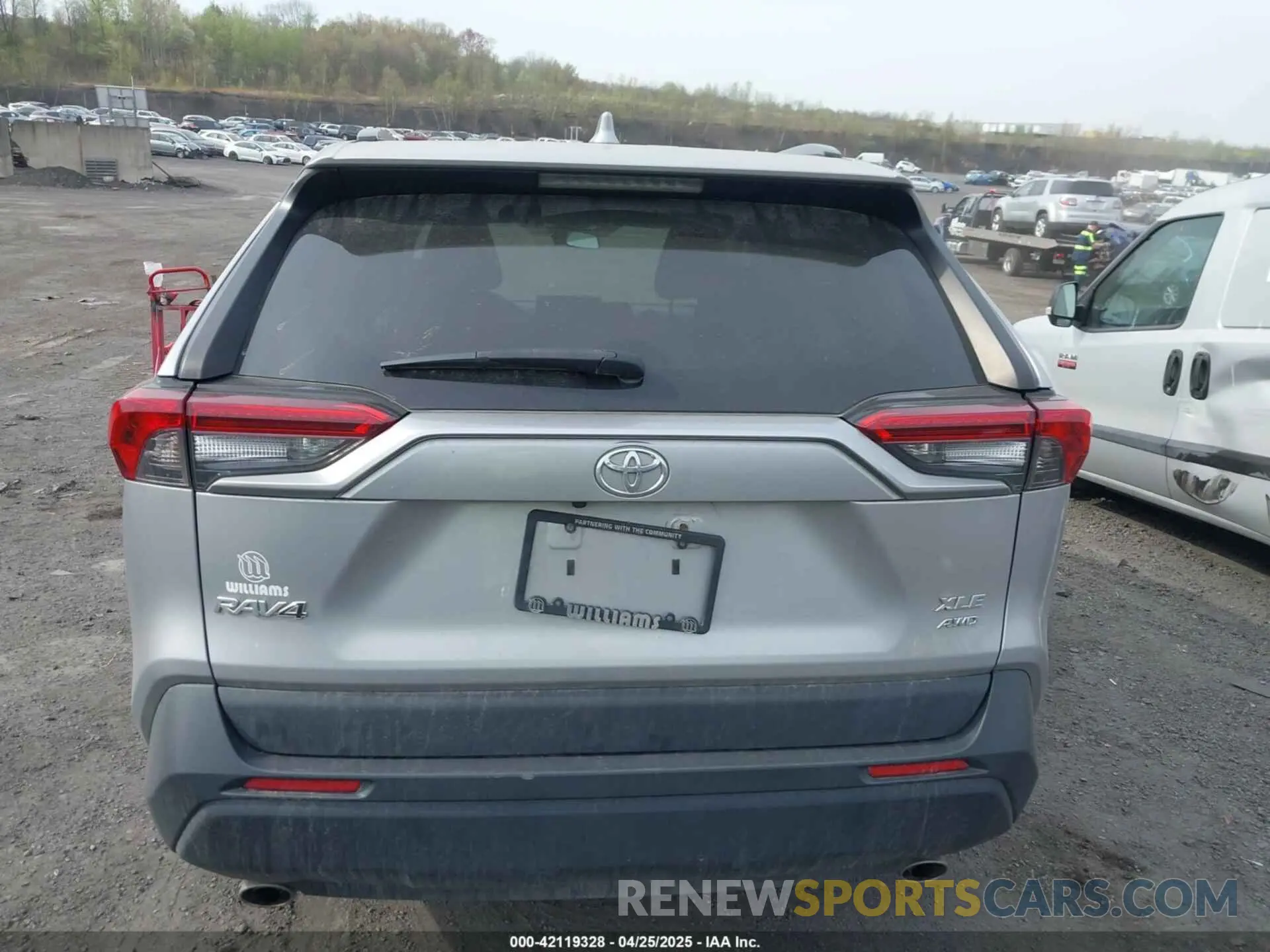 16 Photograph of a damaged car 2T3P1RFV9KW076821 TOYOTA RAV4 2019