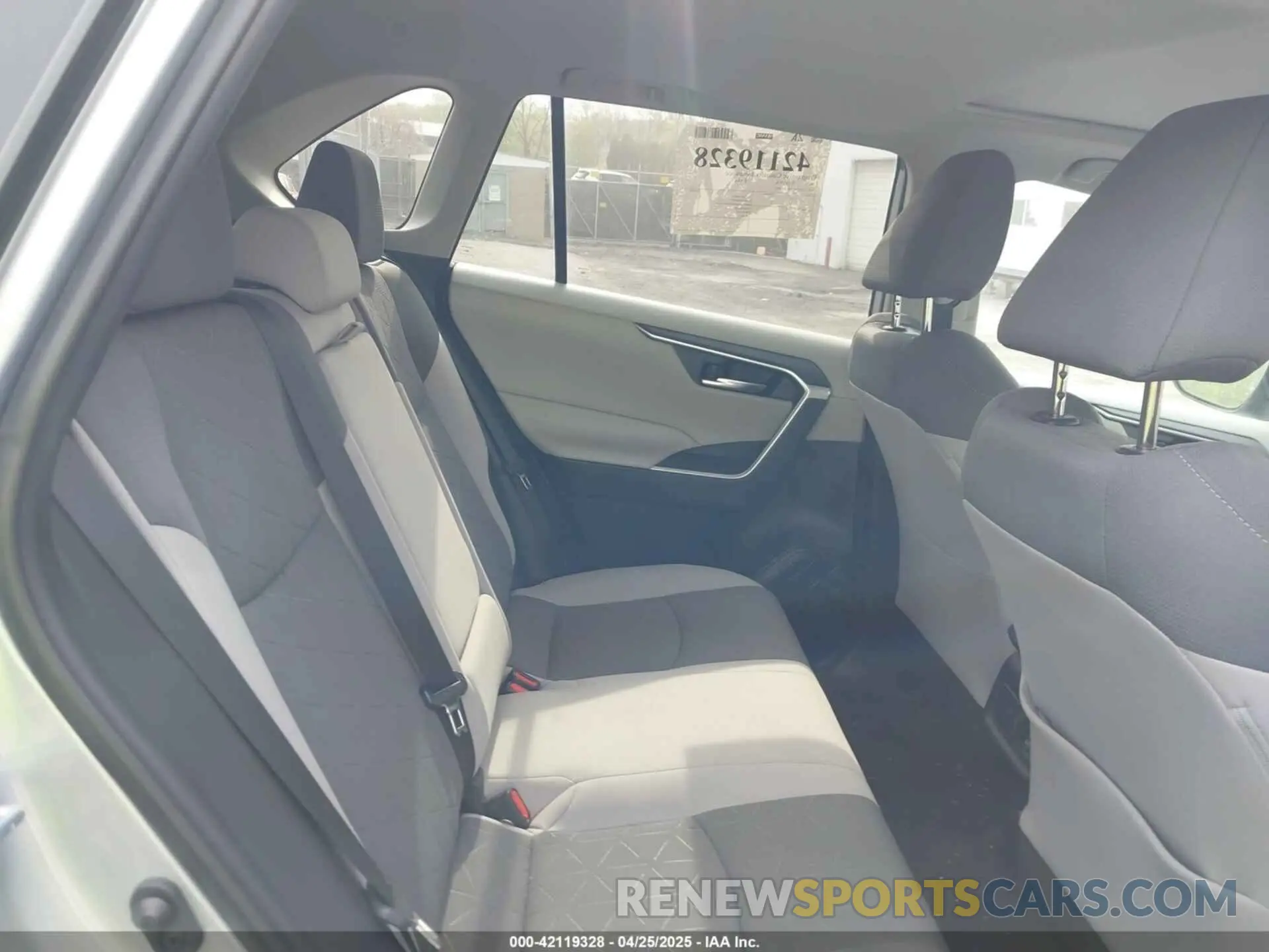 8 Photograph of a damaged car 2T3P1RFV9KW076821 TOYOTA RAV4 2019