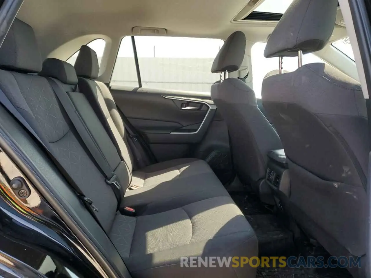 11 Photograph of a damaged car 2T3R1RFV8KC023960 TOYOTA RAV4 2019