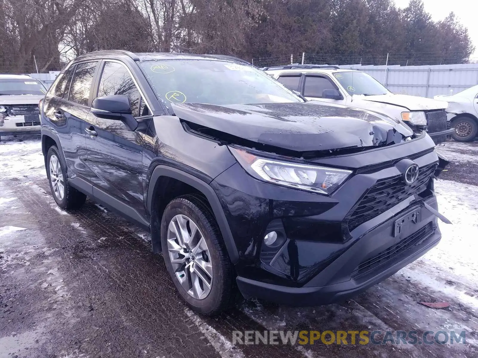 1 Photograph of a damaged car 2T3R1RFV8KW017915 TOYOTA RAV4 2019