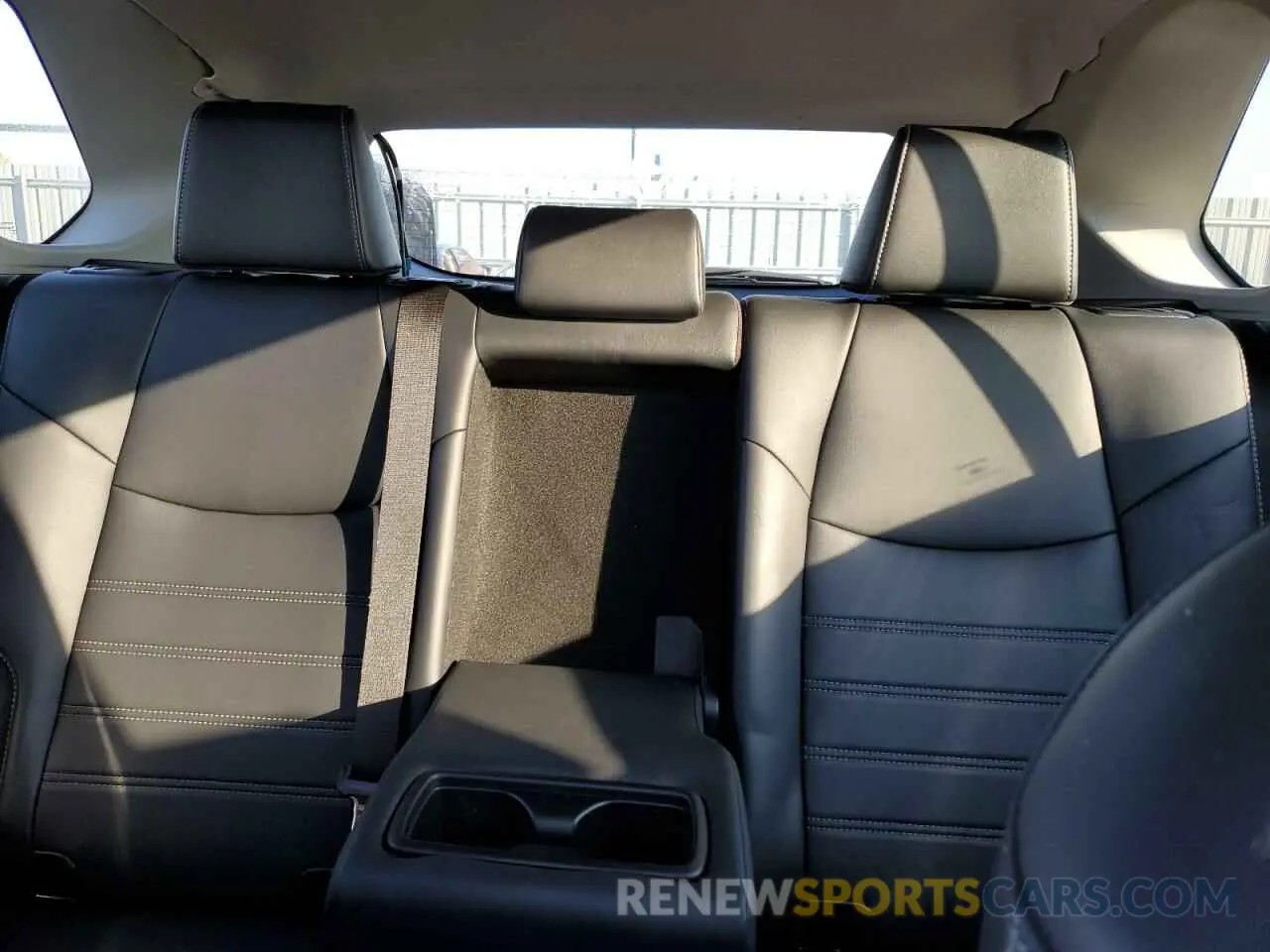 10 Photograph of a damaged car 2T3R1RFVXKW039270 TOYOTA RAV4 2019