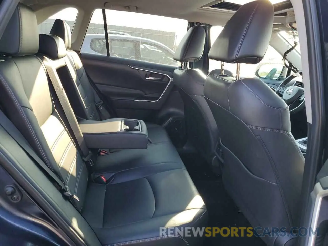 11 Photograph of a damaged car 2T3R1RFVXKW039270 TOYOTA RAV4 2019