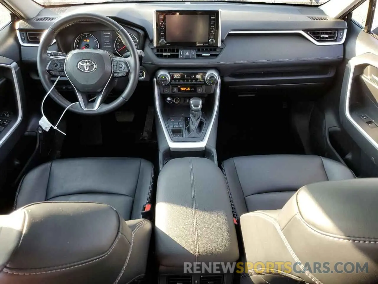 8 Photograph of a damaged car 2T3R1RFVXKW039270 TOYOTA RAV4 2019