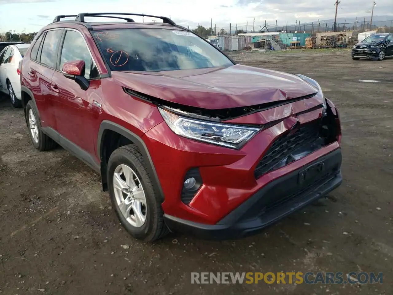 1 Photograph of a damaged car 2T3RWRFV0KW013004 TOYOTA RAV4 2019