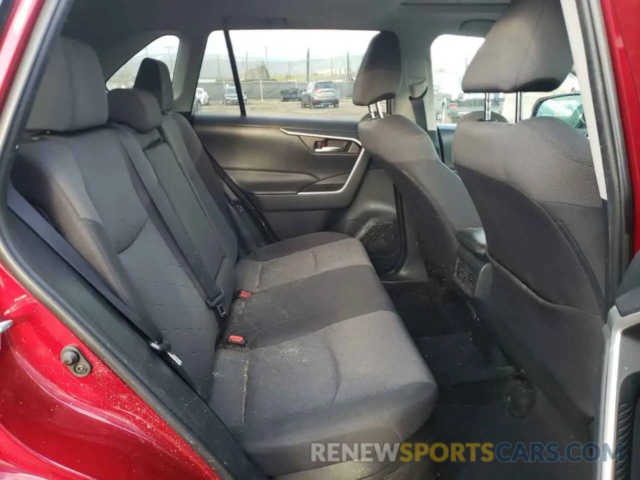 6 Photograph of a damaged car 2T3RWRFV0KW013004 TOYOTA RAV4 2019