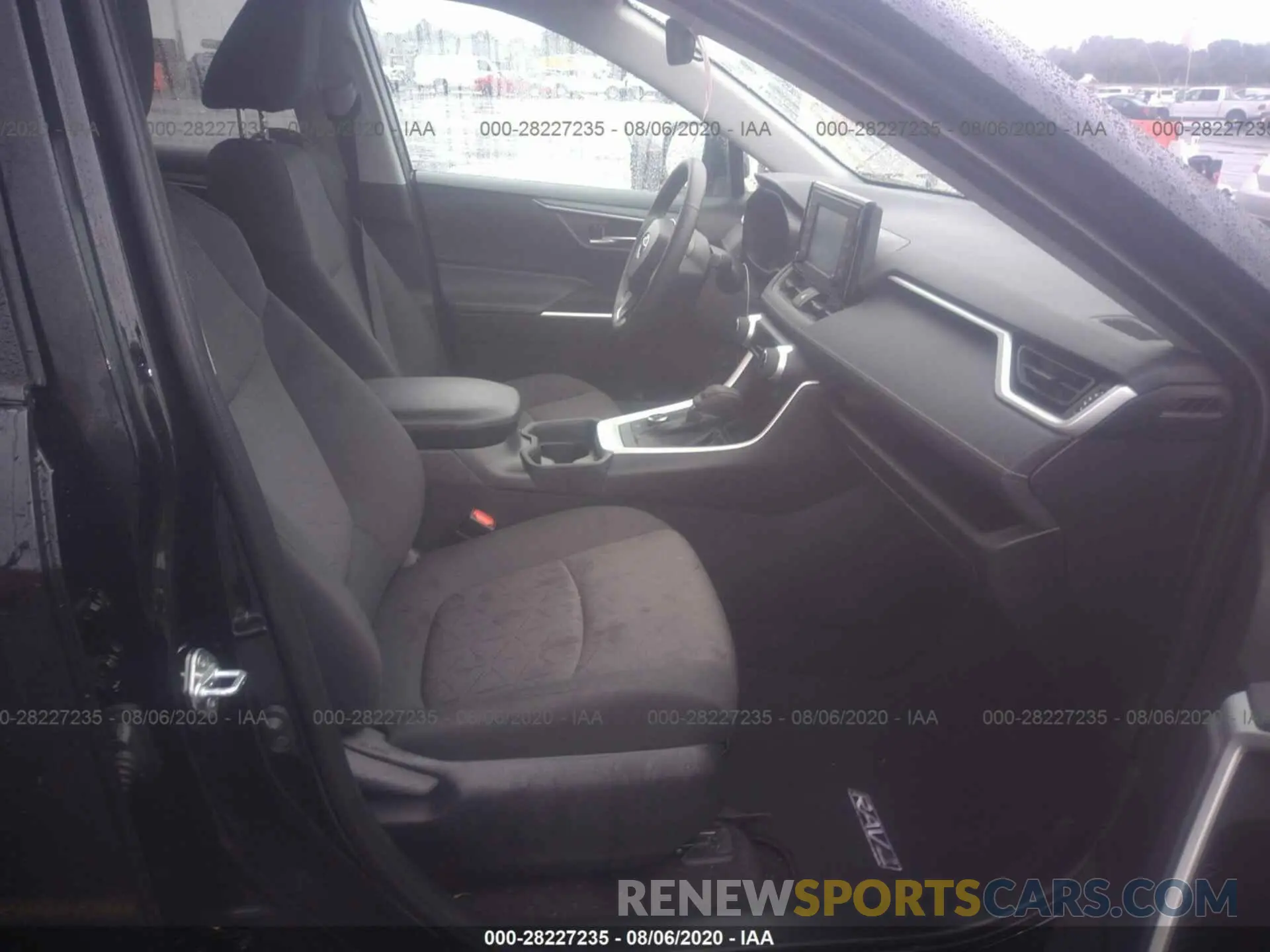 5 Photograph of a damaged car 2T3RWRFV1KW044262 TOYOTA RAV4 2019