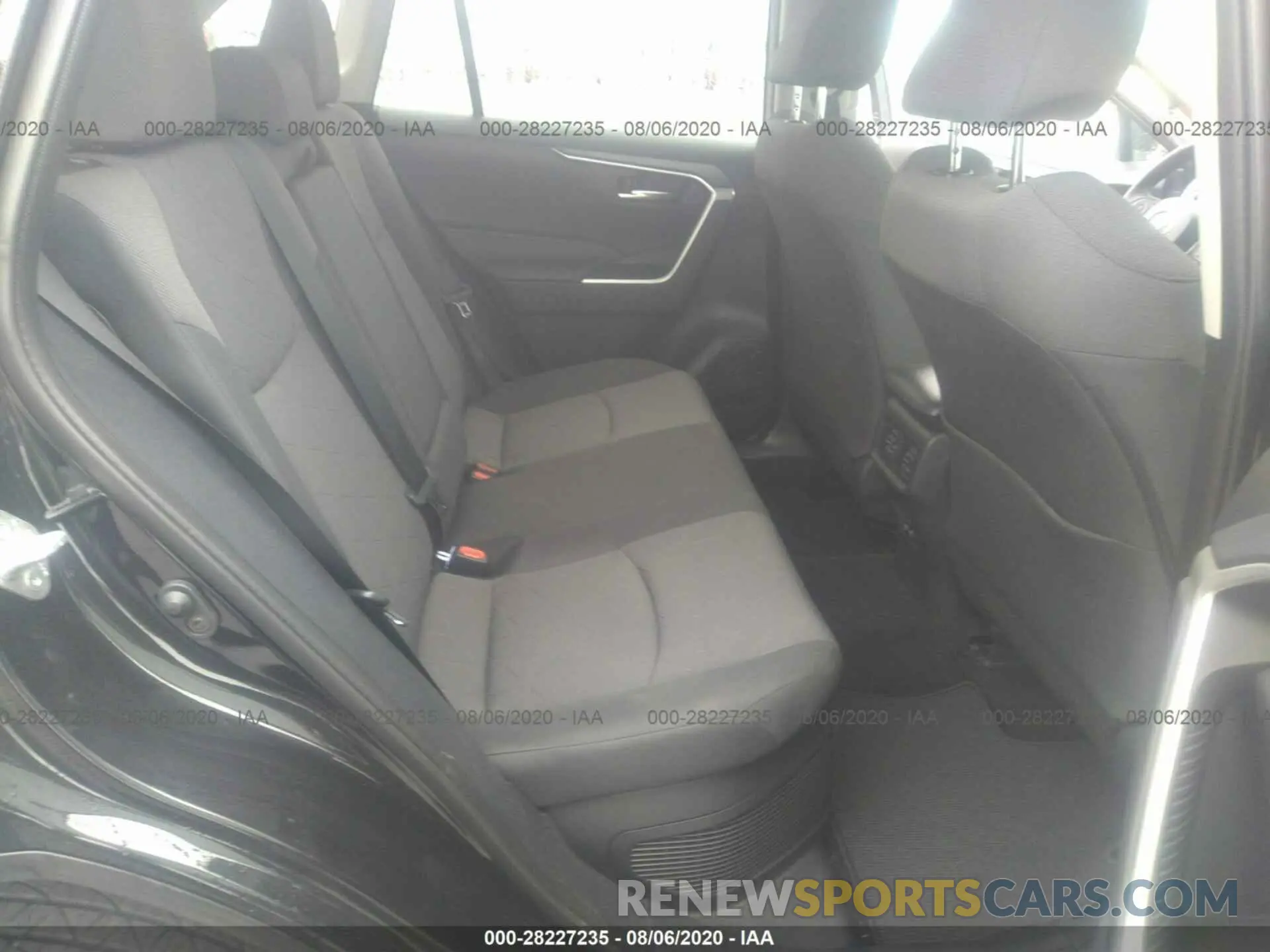 8 Photograph of a damaged car 2T3RWRFV1KW044262 TOYOTA RAV4 2019