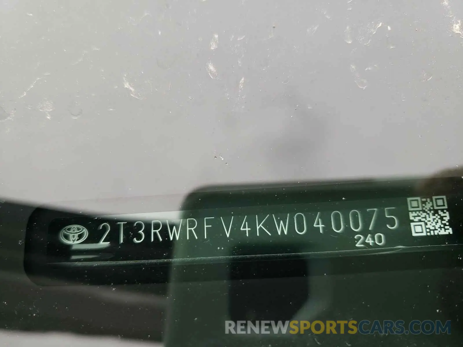 10 Photograph of a damaged car 2T3RWRFV4KW040075 TOYOTA RAV4 2019