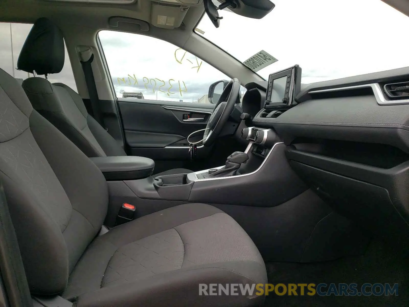 5 Photograph of a damaged car 2T3RWRFV4KW040075 TOYOTA RAV4 2019