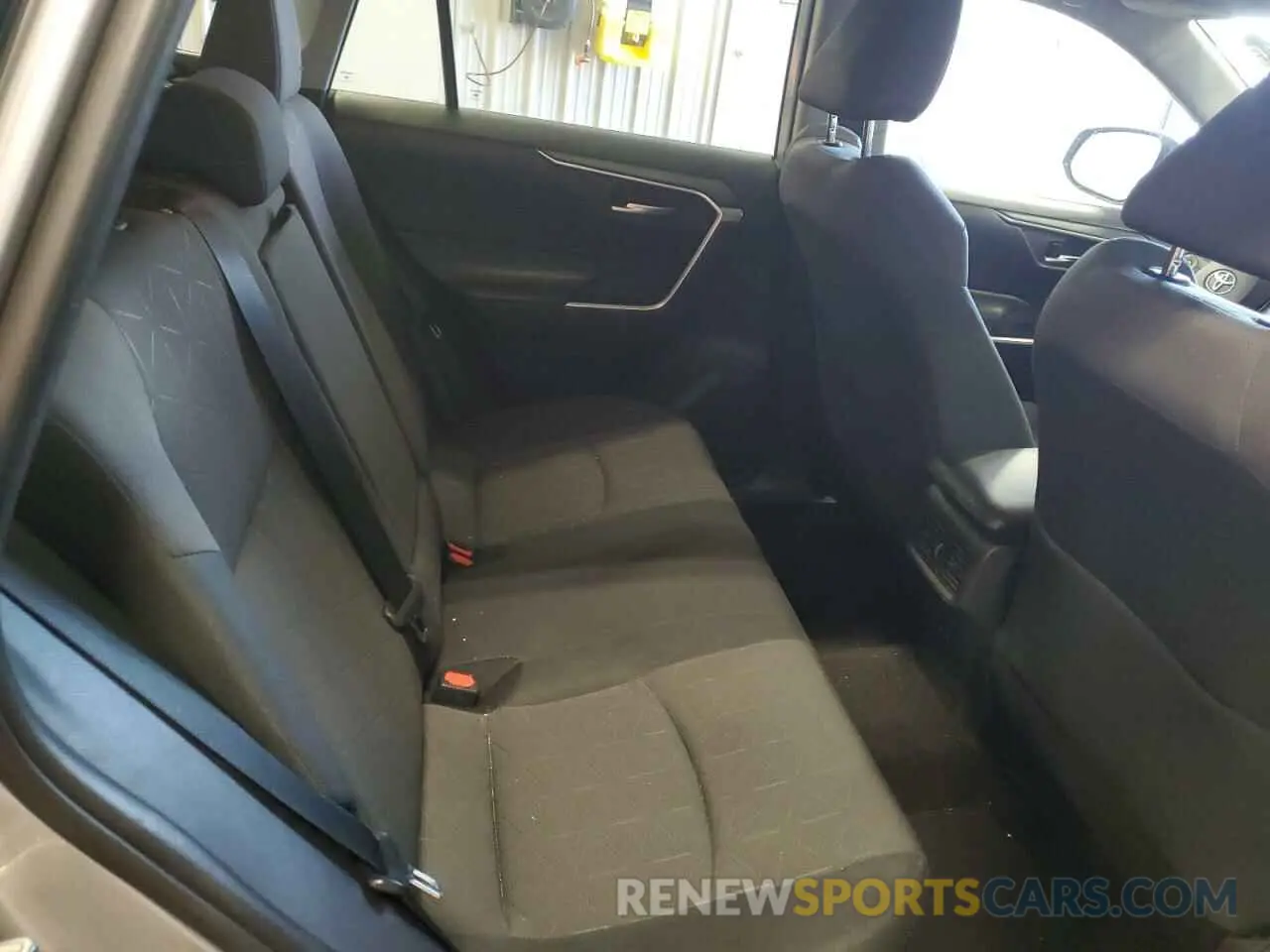 11 Photograph of a damaged car 2T3RWRFV6KW019468 TOYOTA RAV4 2019