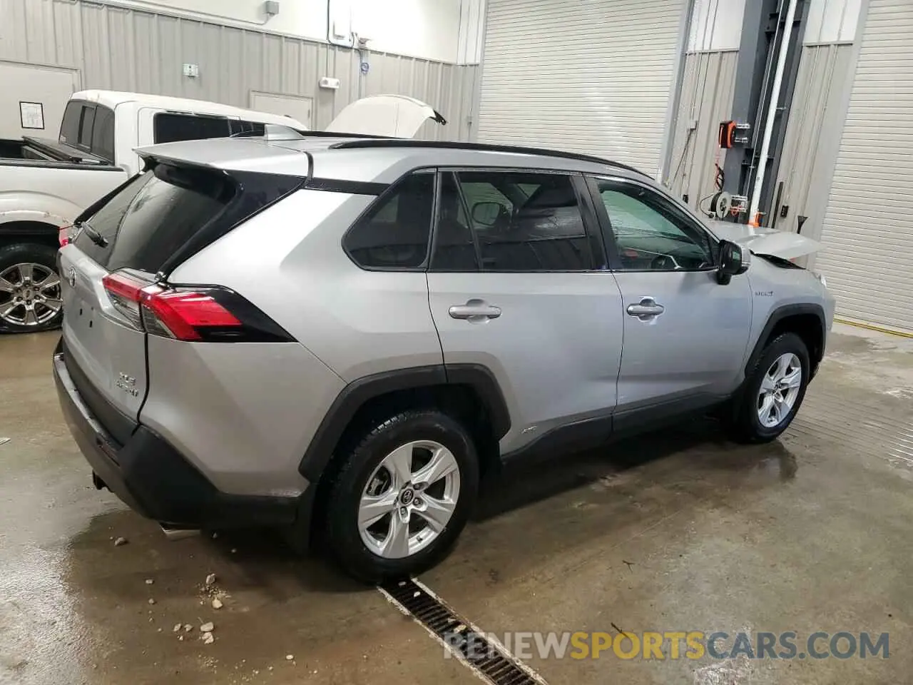 3 Photograph of a damaged car 2T3RWRFV6KW019468 TOYOTA RAV4 2019