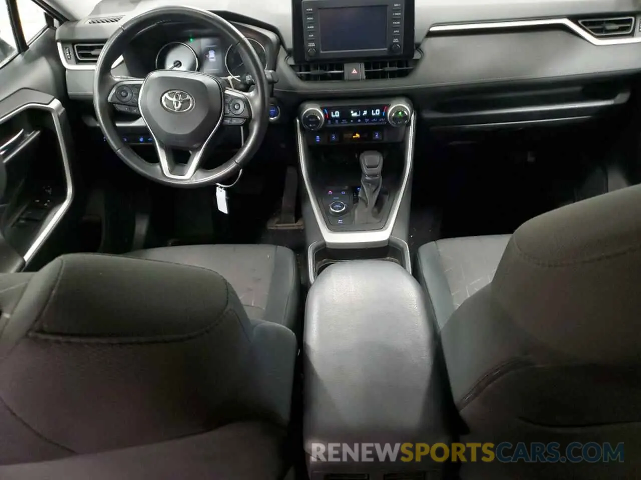 8 Photograph of a damaged car 2T3RWRFV6KW019468 TOYOTA RAV4 2019