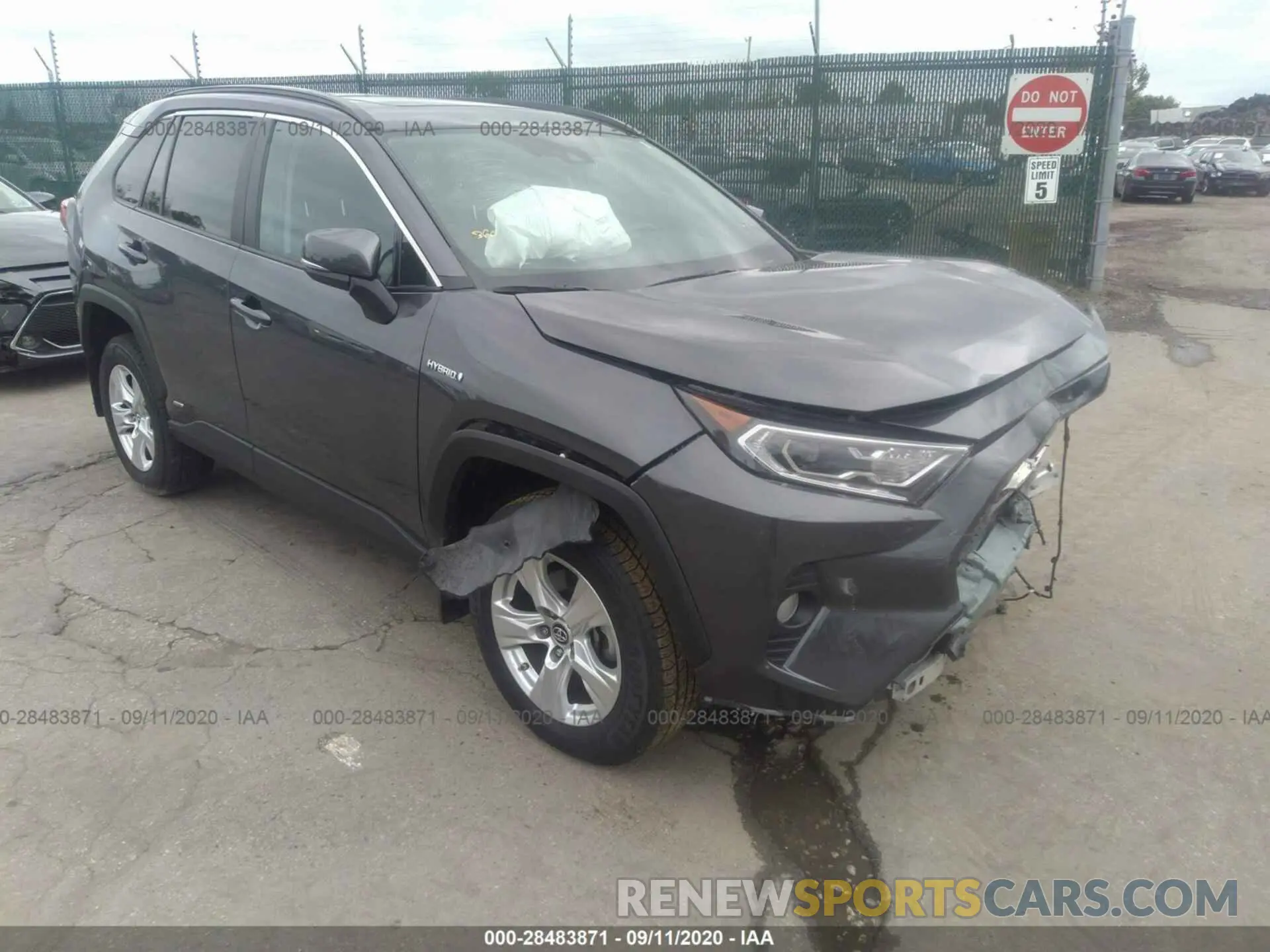 1 Photograph of a damaged car 2T3RWRFV7KW026865 TOYOTA RAV4 2019