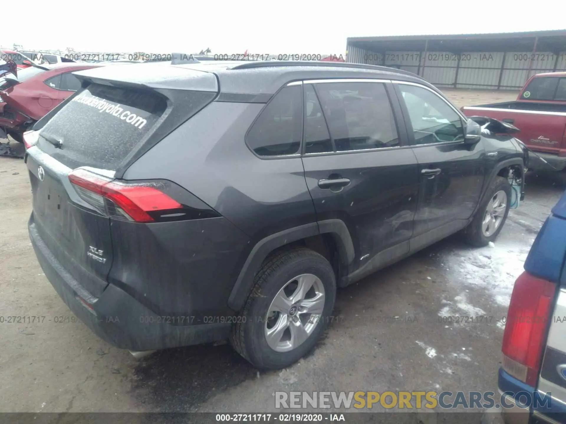 4 Photograph of a damaged car 2T3RWRFV8KW010514 TOYOTA RAV4 2019