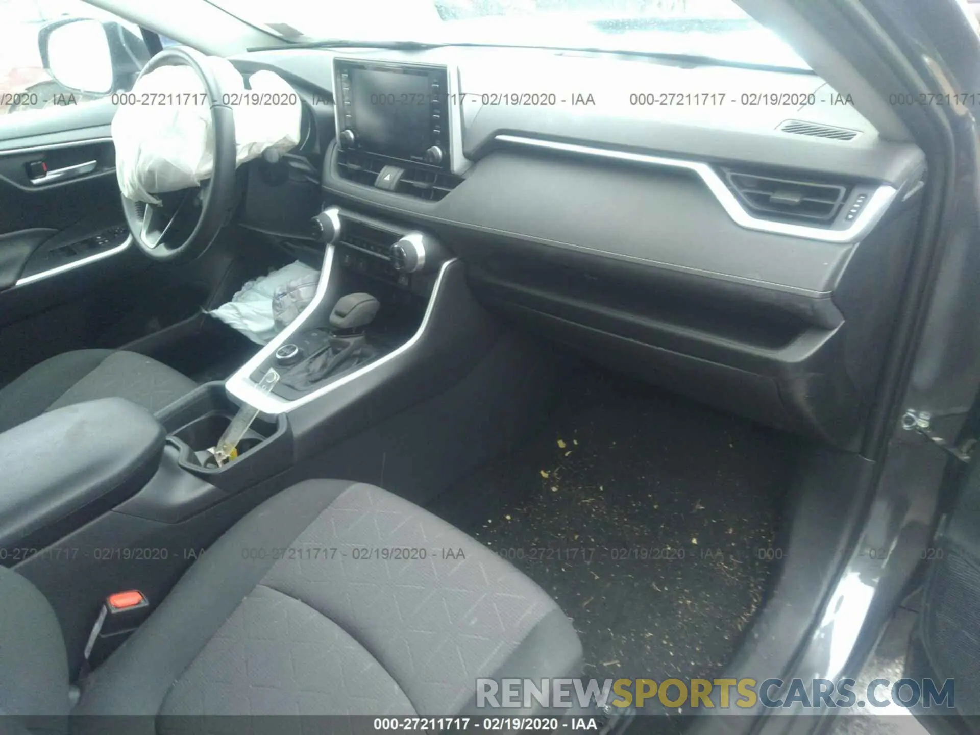 5 Photograph of a damaged car 2T3RWRFV8KW010514 TOYOTA RAV4 2019