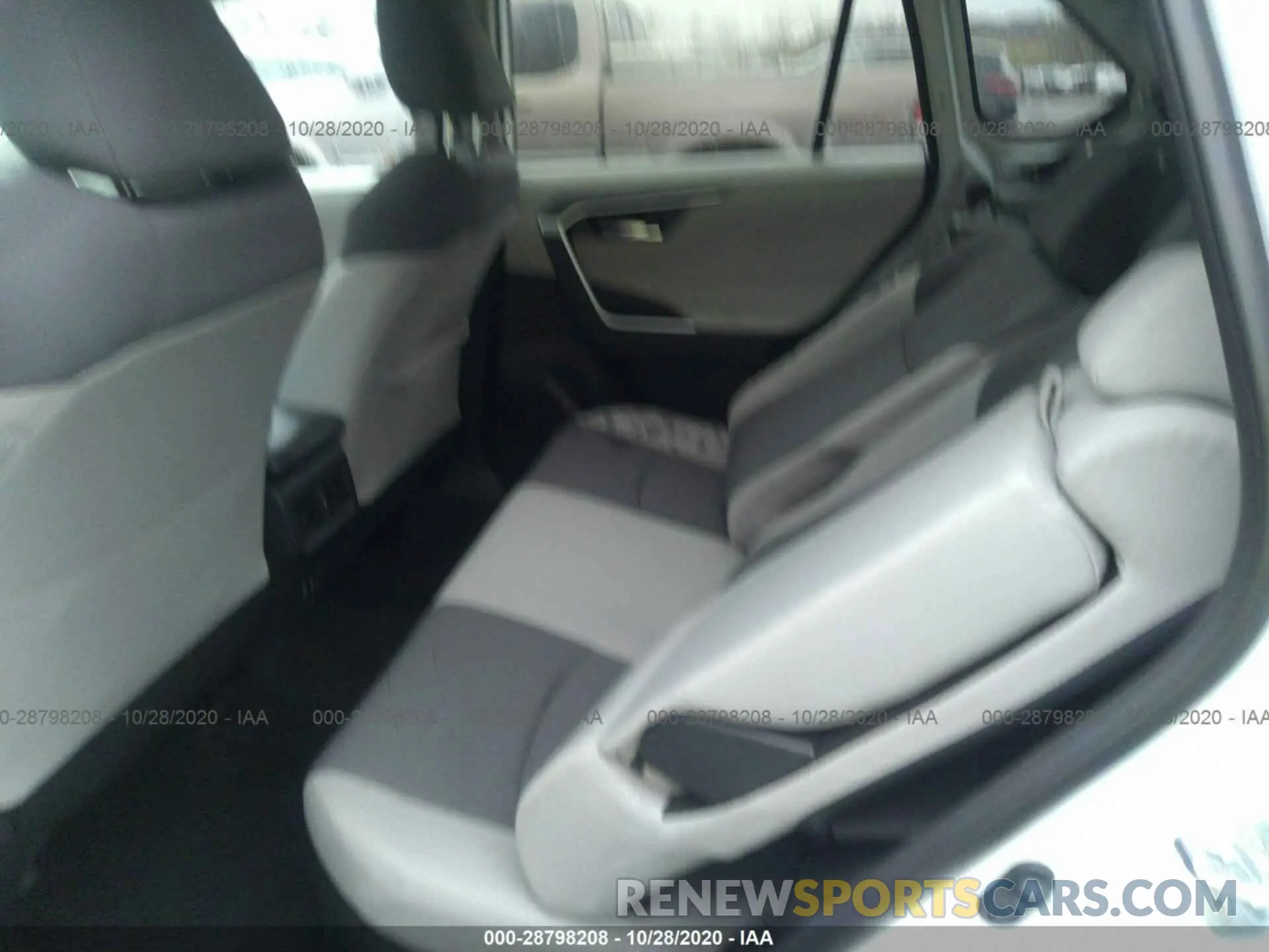 8 Photograph of a damaged car 2T3RWRFV8KW038524 TOYOTA RAV4 2019