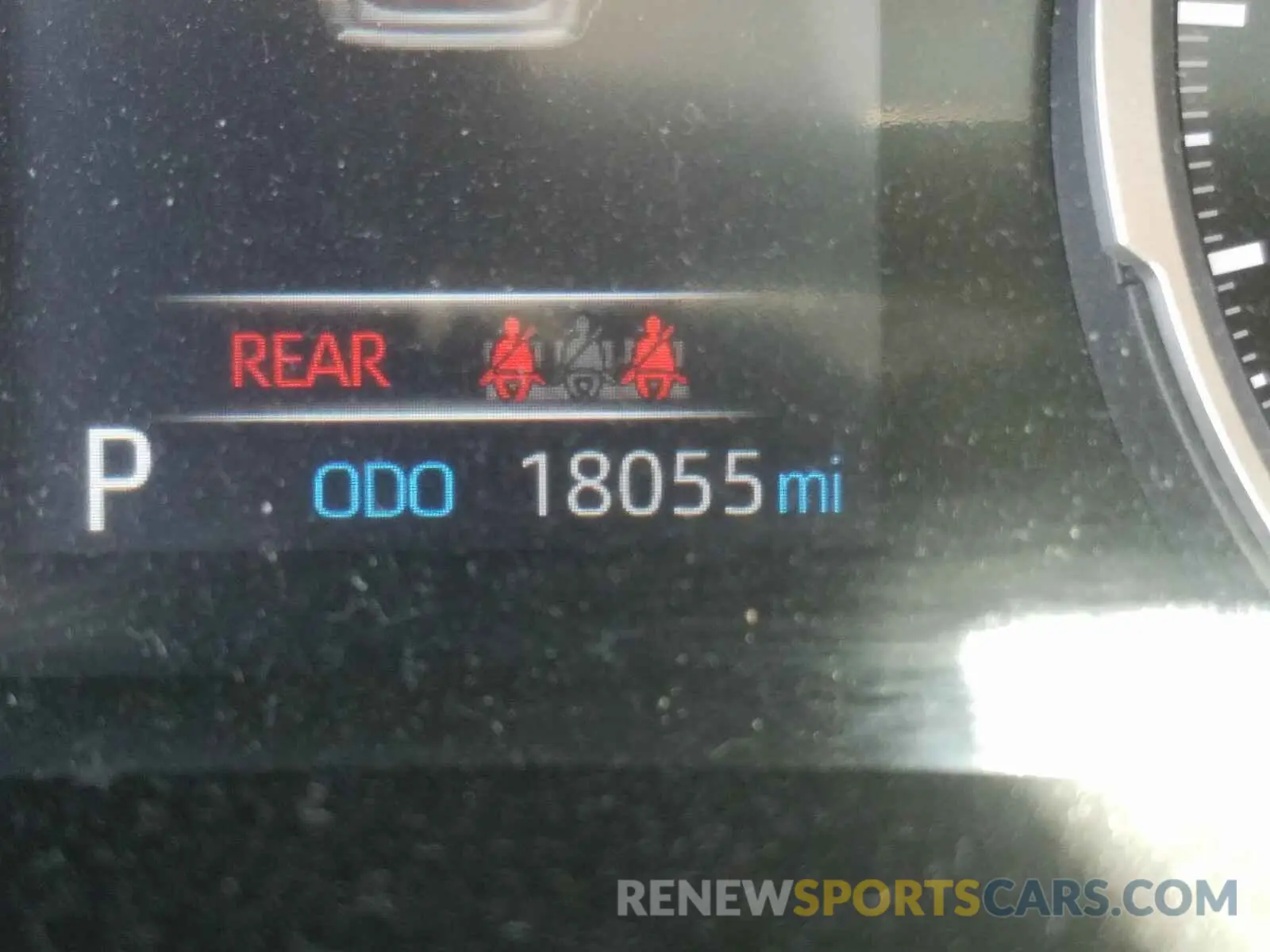 8 Photograph of a damaged car 2T3RWRFV9KW014958 TOYOTA RAV4 2019