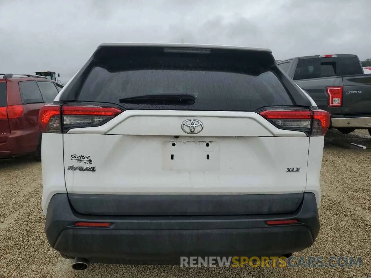 6 Photograph of a damaged car 2T3W1RFV0KC011286 TOYOTA RAV4 2019