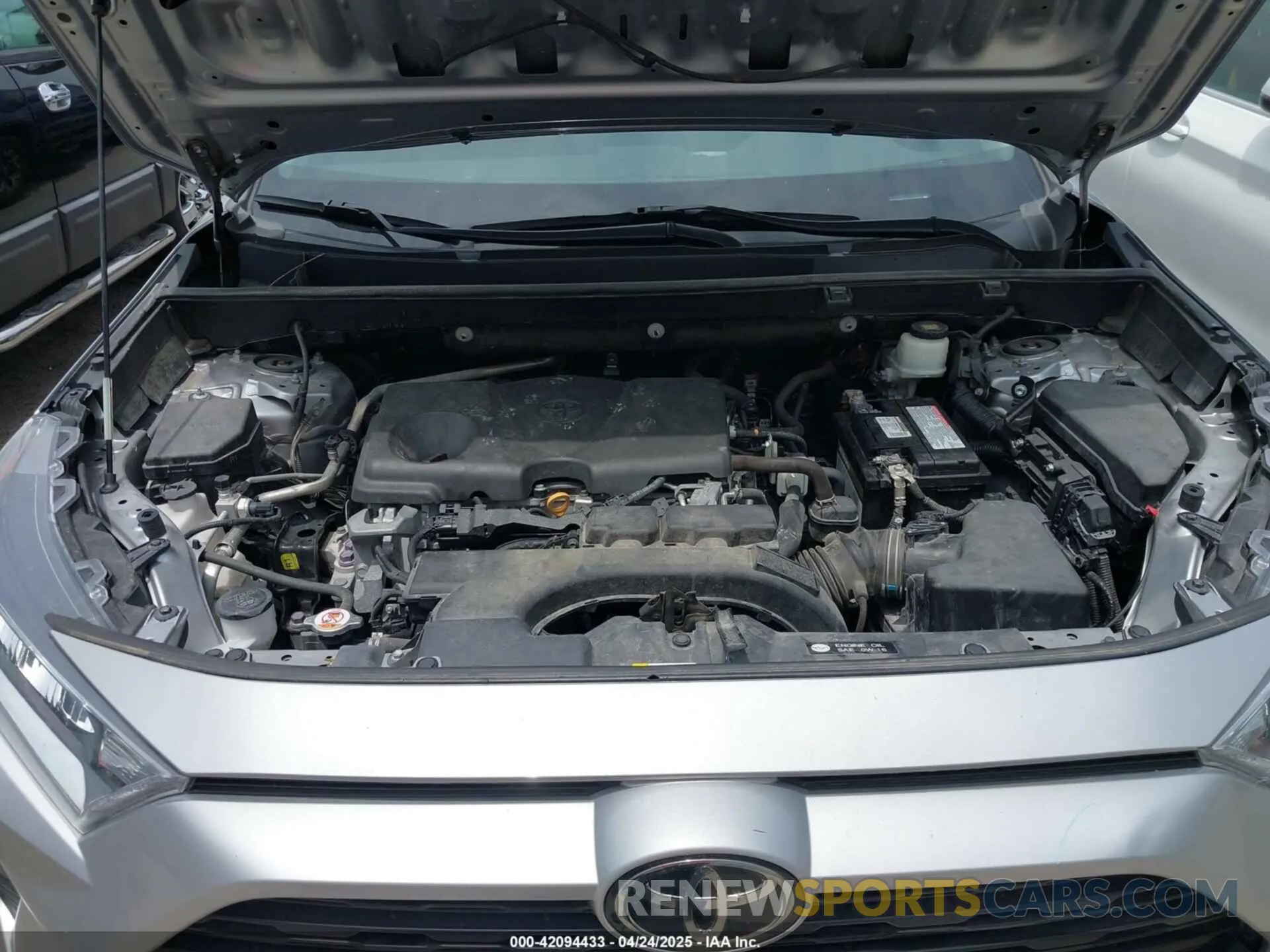10 Фотография поврежденного автомобиля 2T3W1RFV0KC019677 TOYOTA RAV4 2019