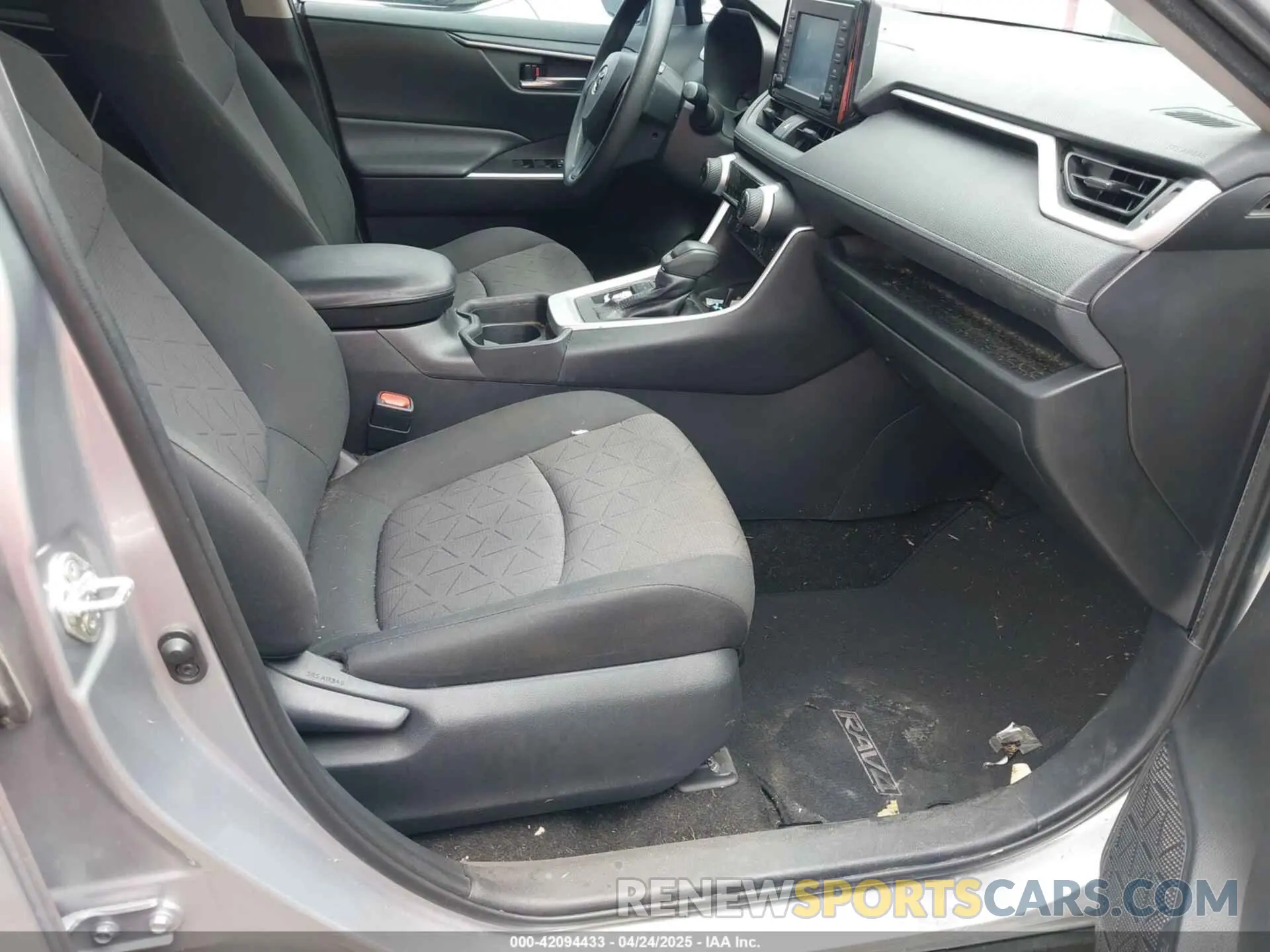 5 Фотография поврежденного автомобиля 2T3W1RFV0KC019677 TOYOTA RAV4 2019