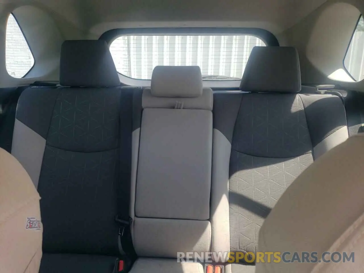 10 Photograph of a damaged car 2T3W1RFV0KC027858 TOYOTA RAV4 2019