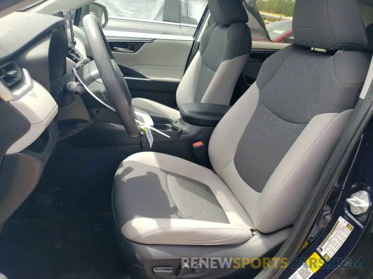 7 Photograph of a damaged car 2T3W1RFV0KC027858 TOYOTA RAV4 2019