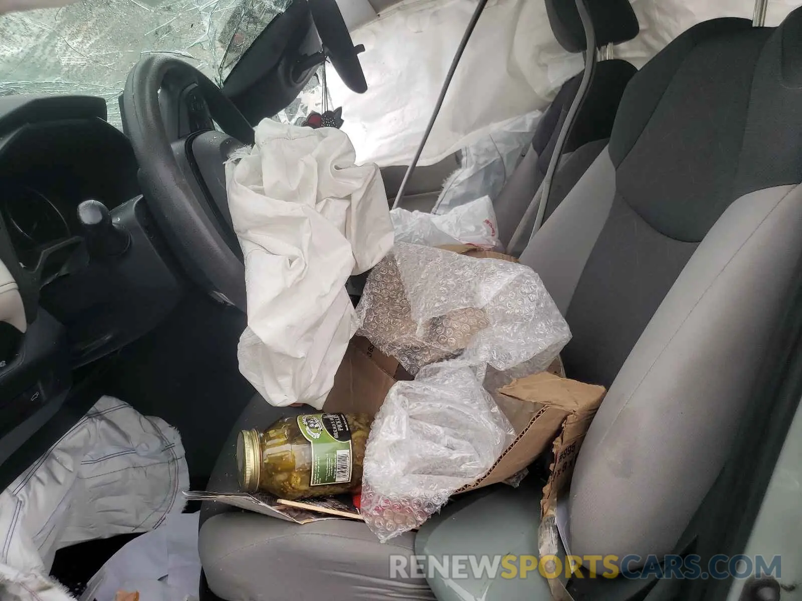 5 Photograph of a damaged car 2T3W1RFV0KW004708 TOYOTA RAV4 2019