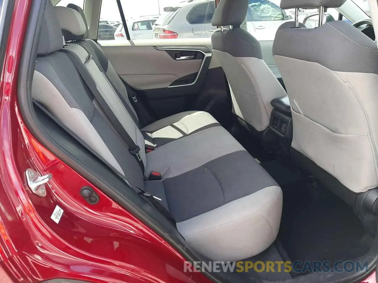 11 Photograph of a damaged car 2T3W1RFV0KW030547 TOYOTA RAV4 2019